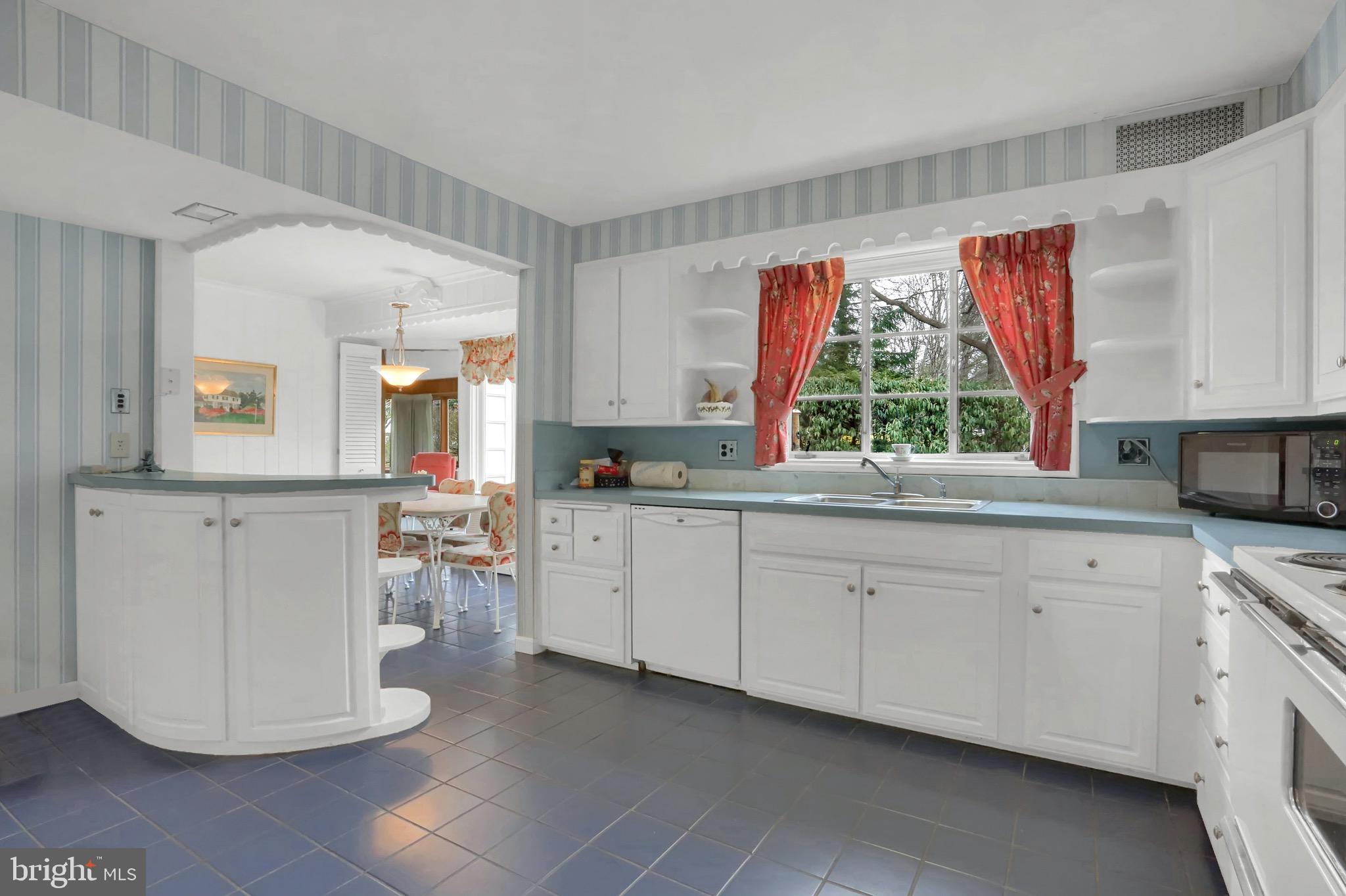 SCHOOL LANE HILLS - Residential