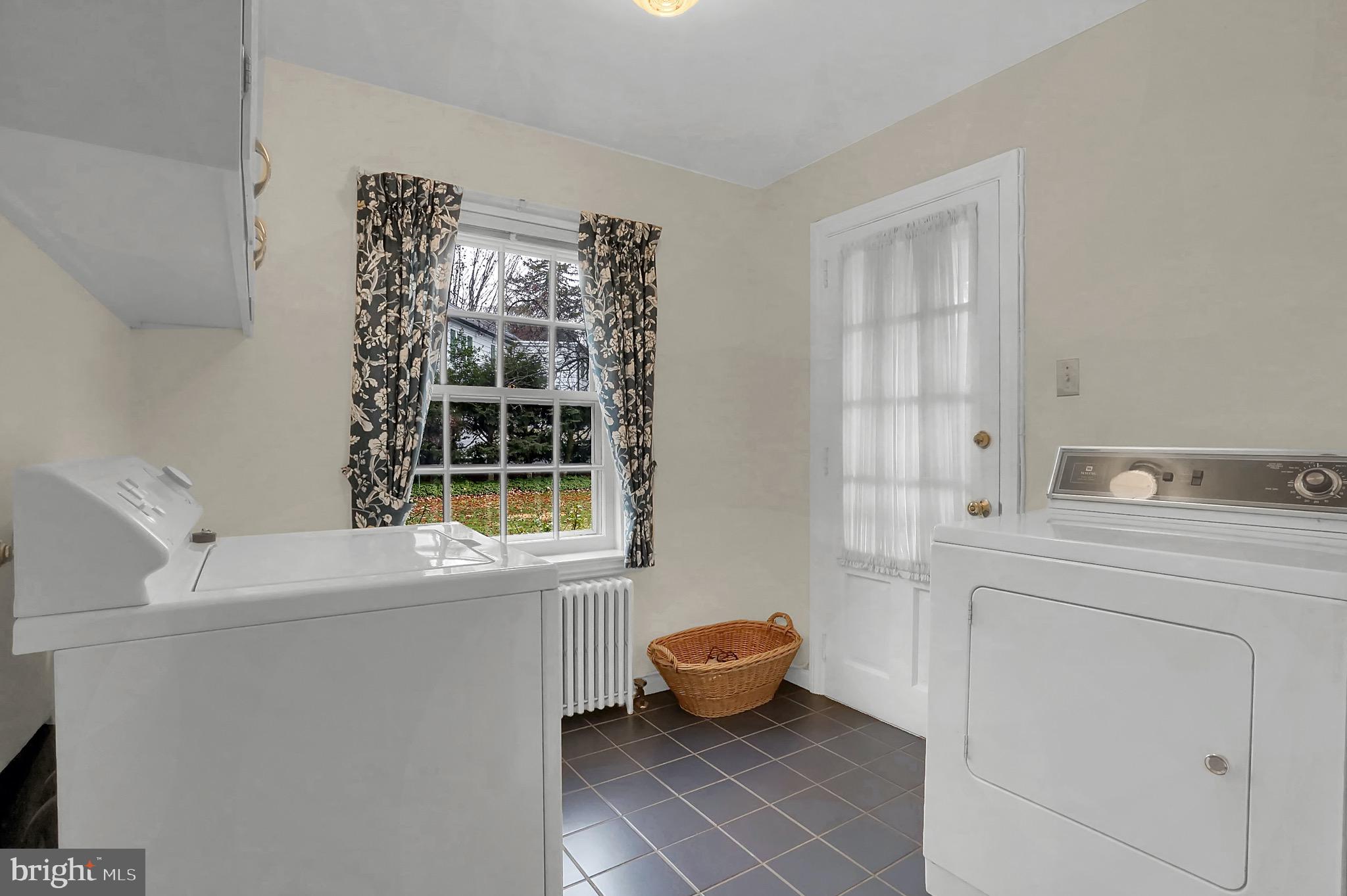 SCHOOL LANE HILLS - Residential