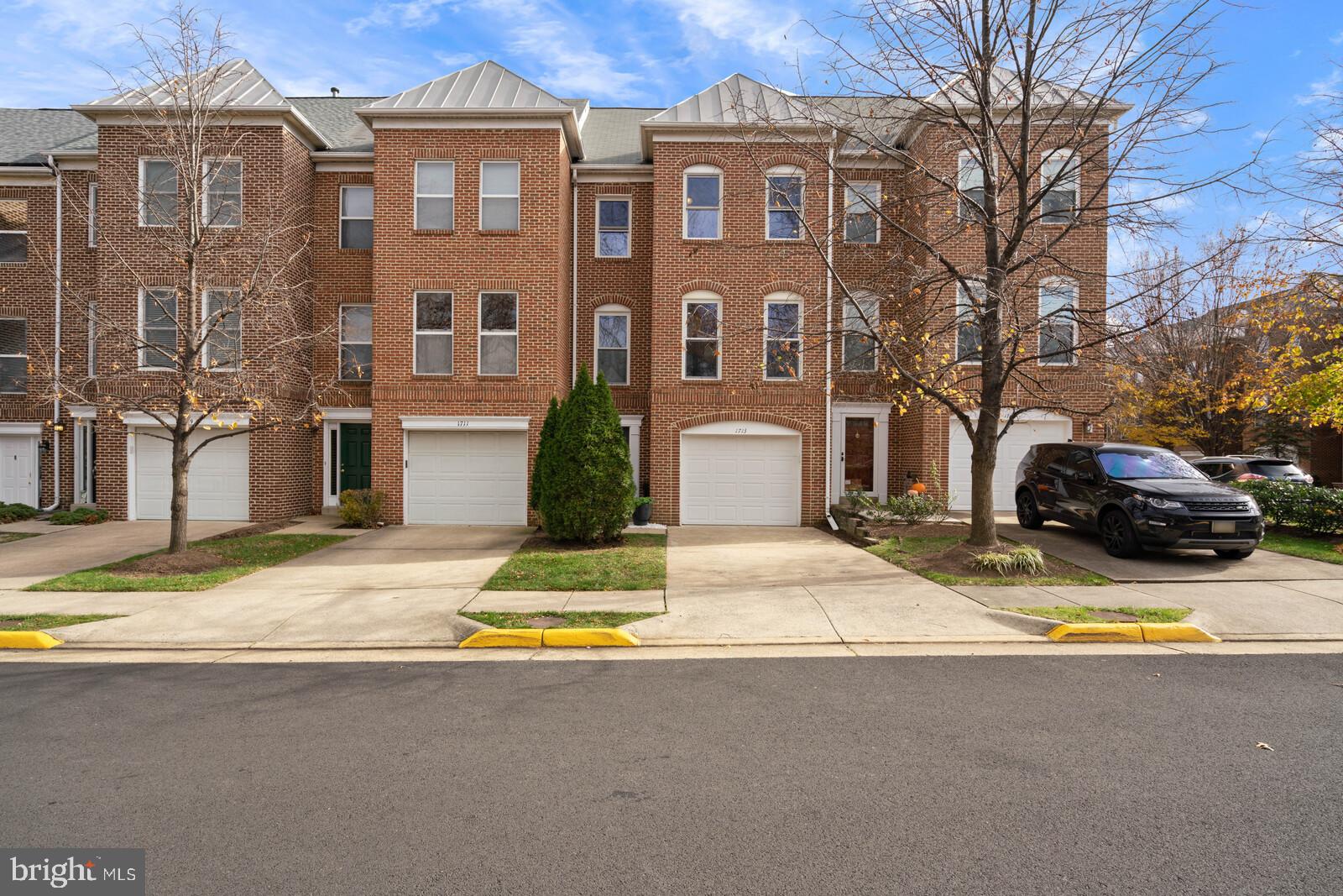 RESTON TOWN CENTER - Residential