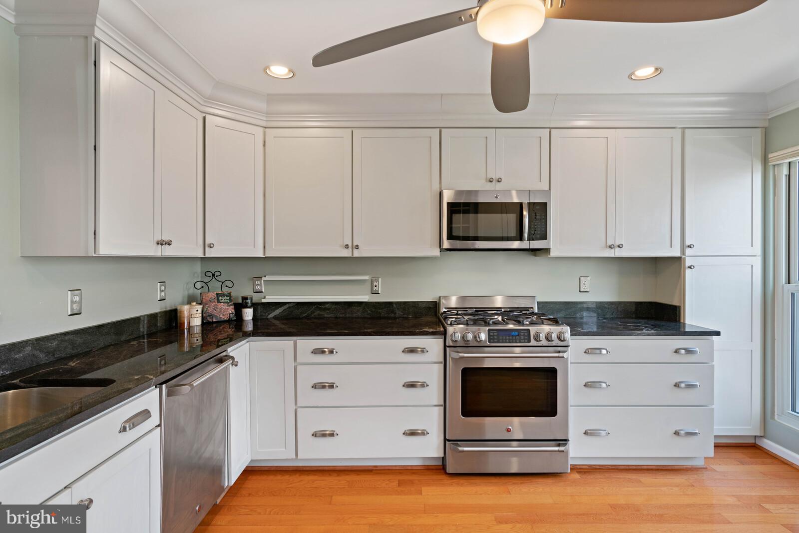 RESTON TOWN CENTER - Residential