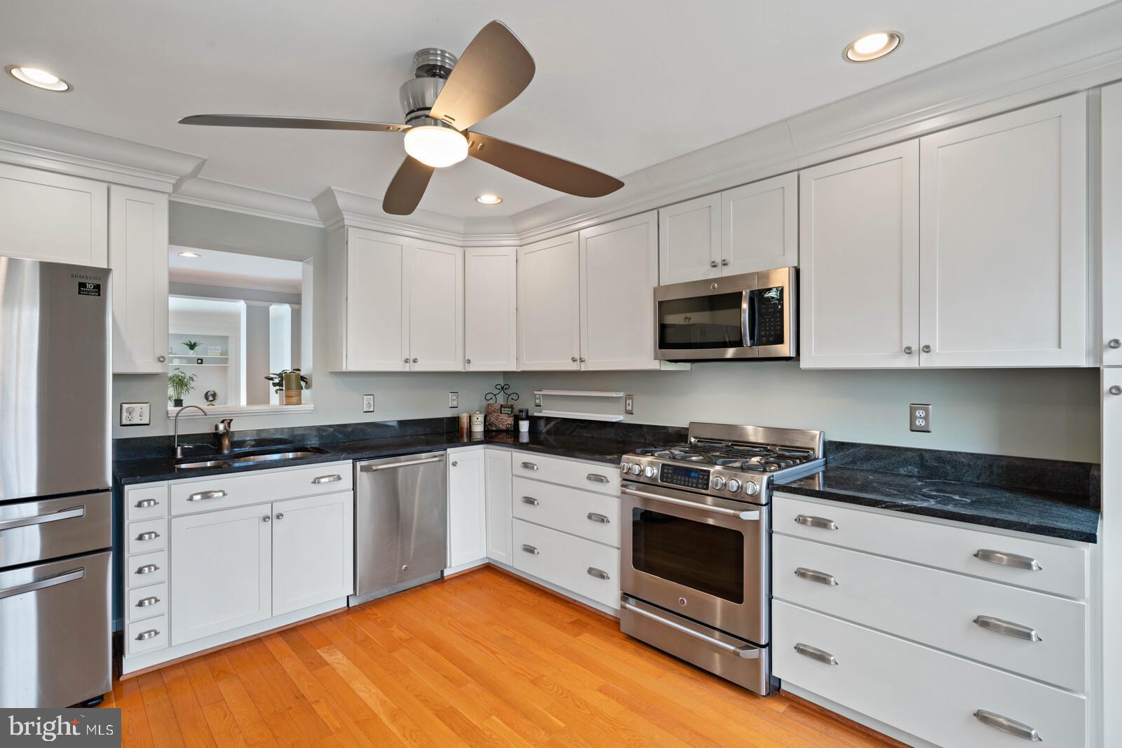 RESTON TOWN CENTER - Residential