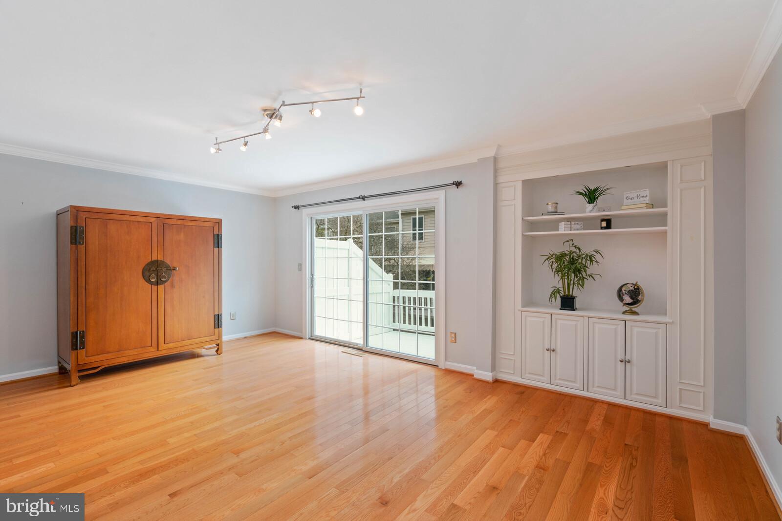 RESTON TOWN CENTER - Residential