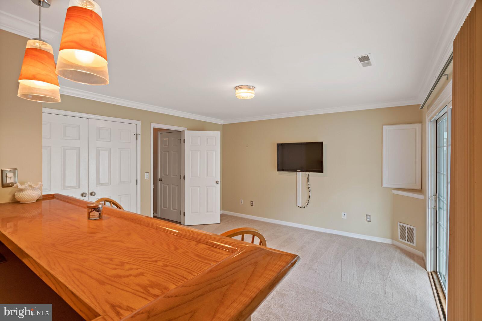 RESTON TOWN CENTER - Residential