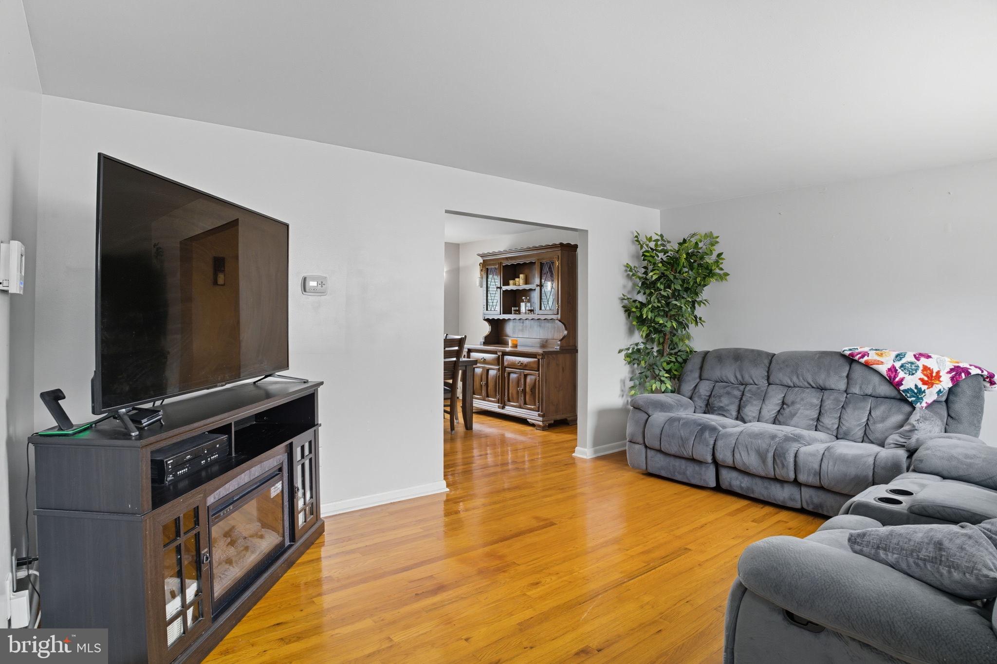 22 W CHARLESTON AVENUE