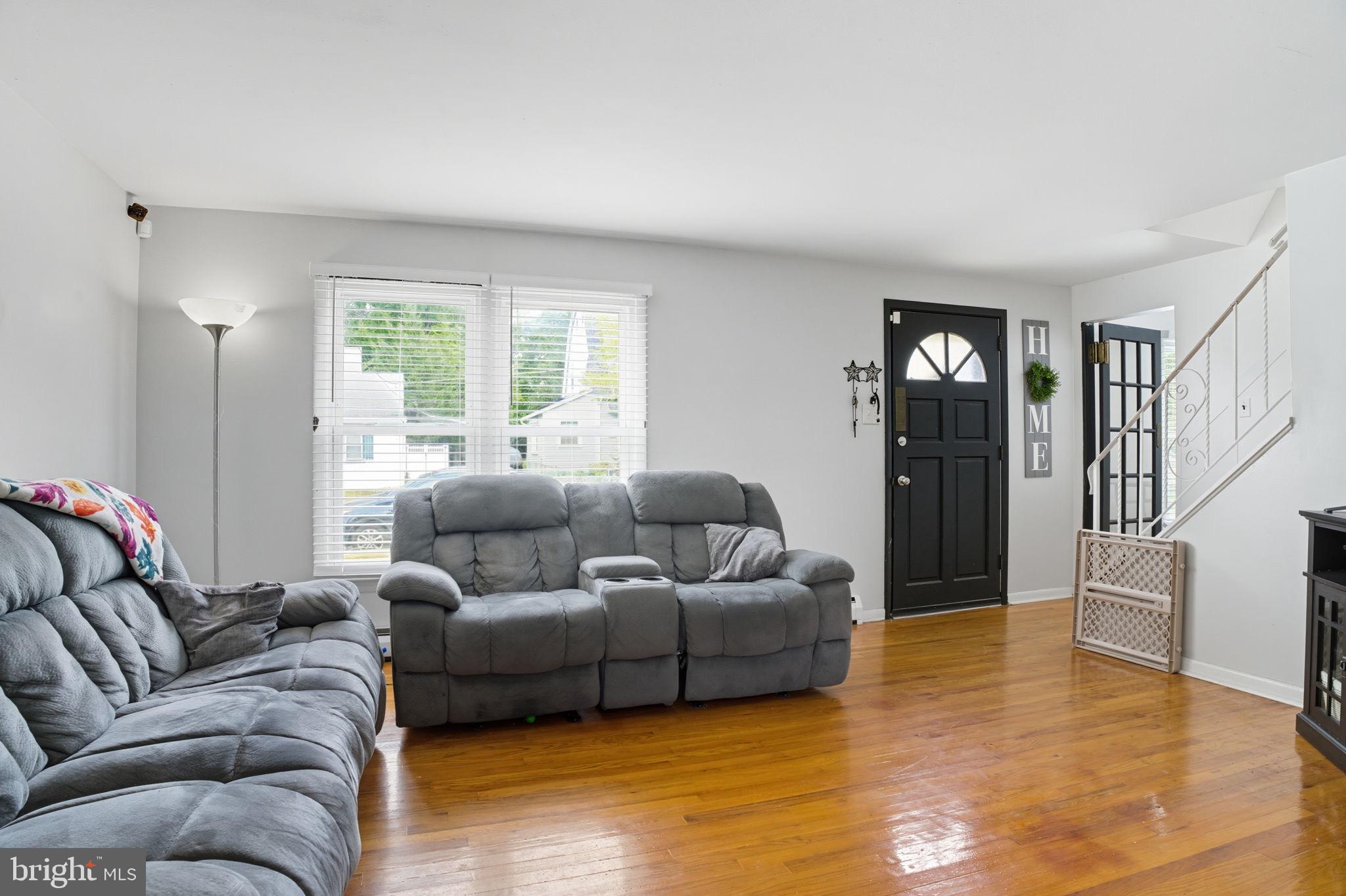 22 W CHARLESTON AVENUE