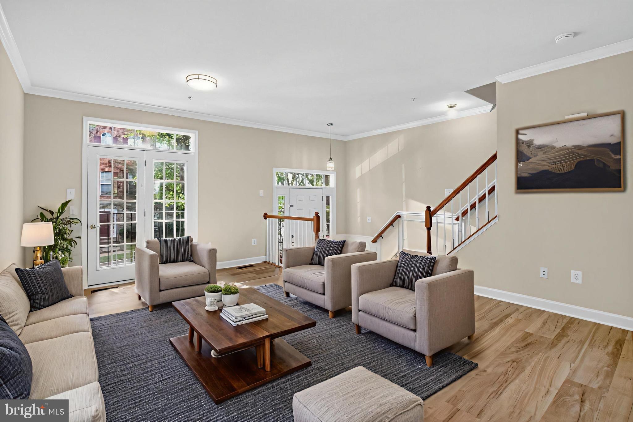 909 CRESTFIELD DRIVE