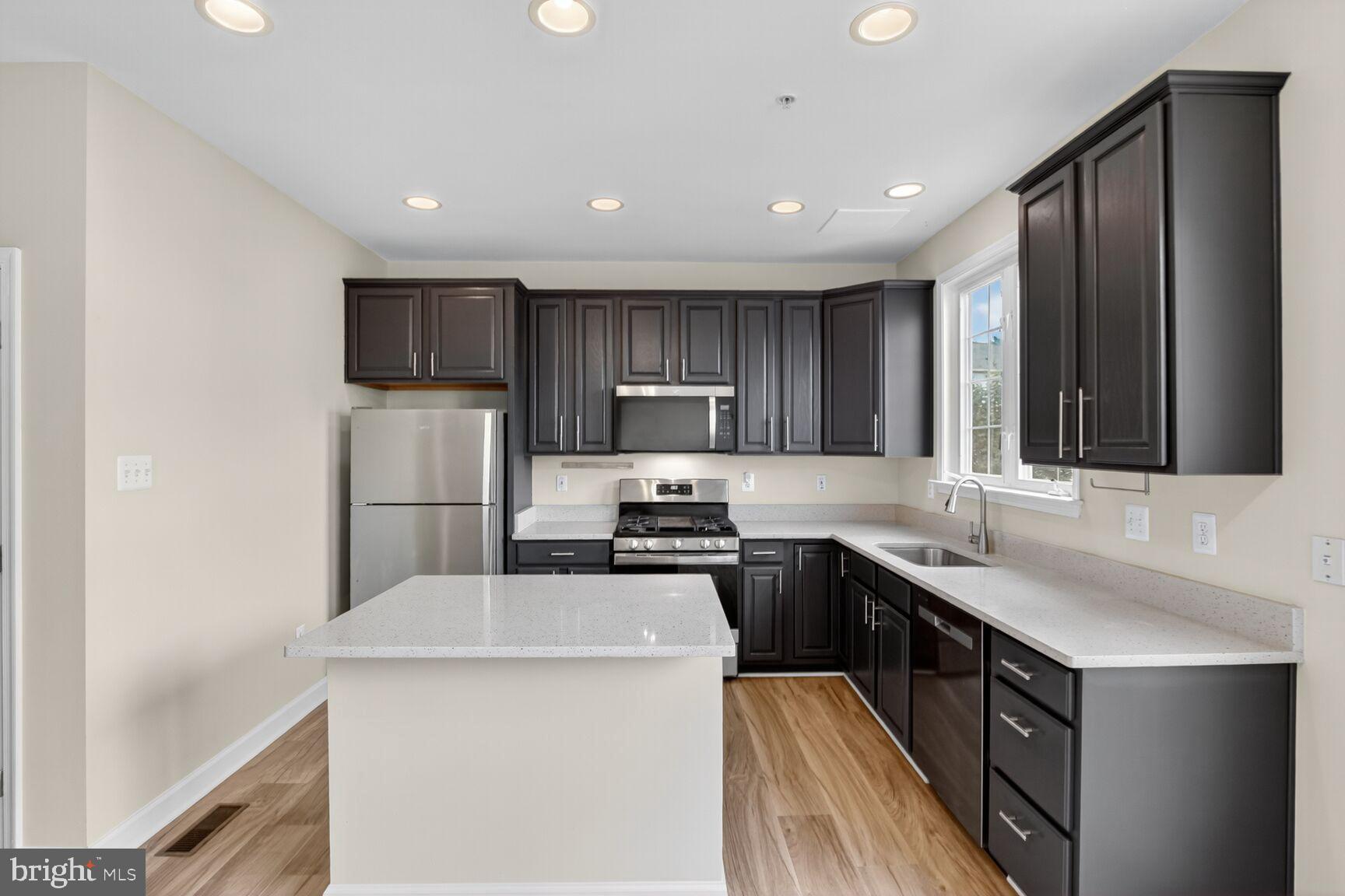 909 CRESTFIELD DRIVE