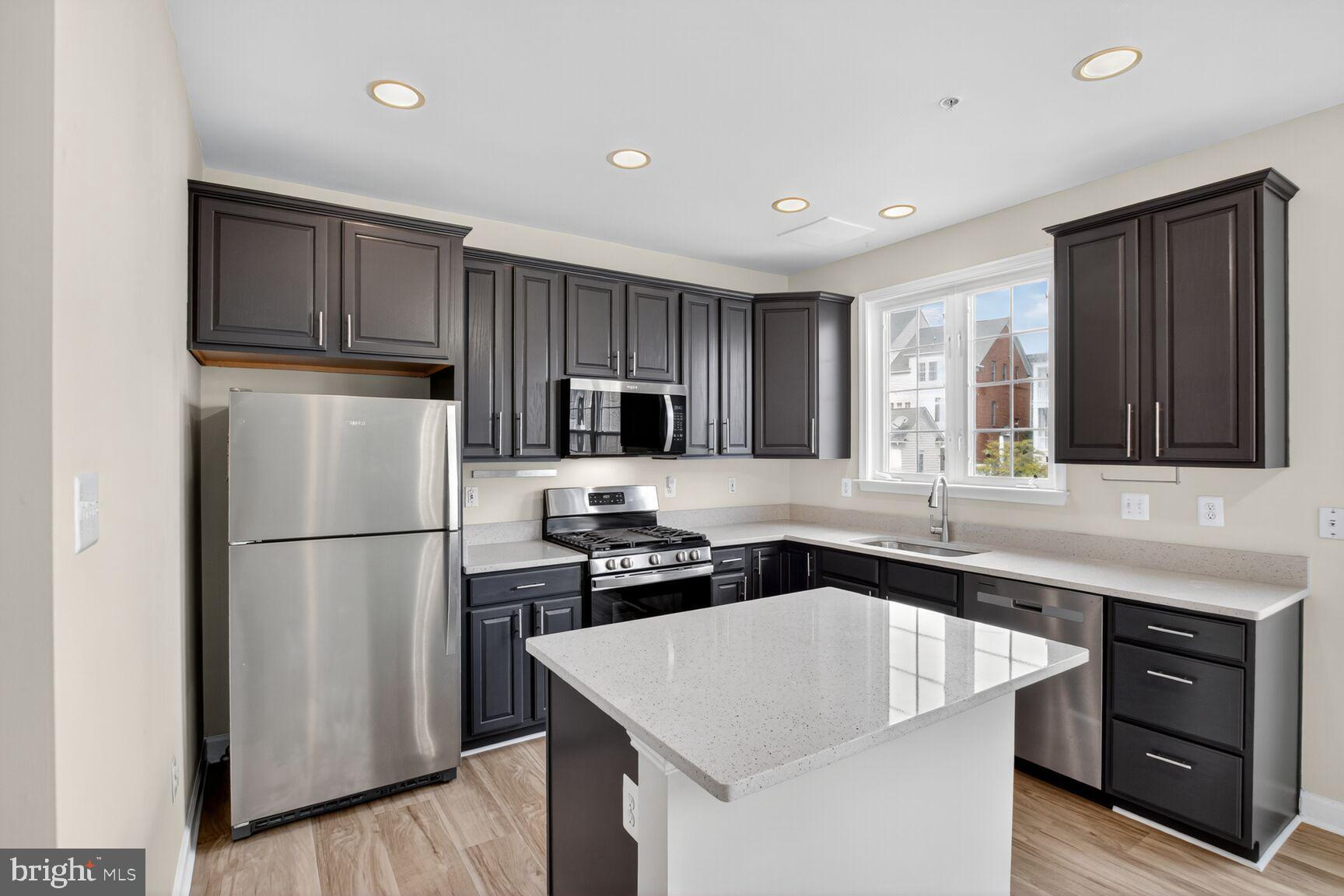 909 CRESTFIELD DRIVE