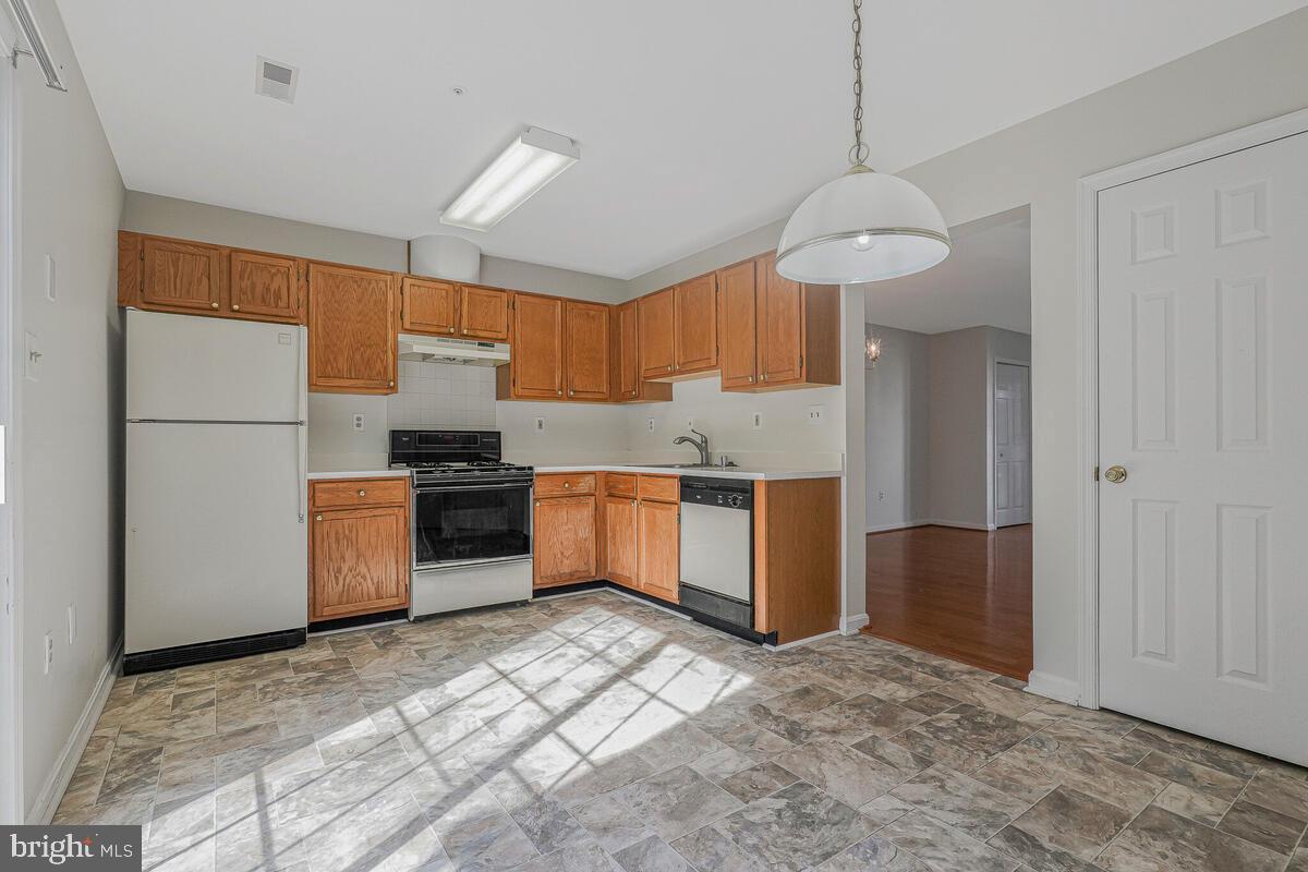 MEADOWS AT WHITE OAK - Residential