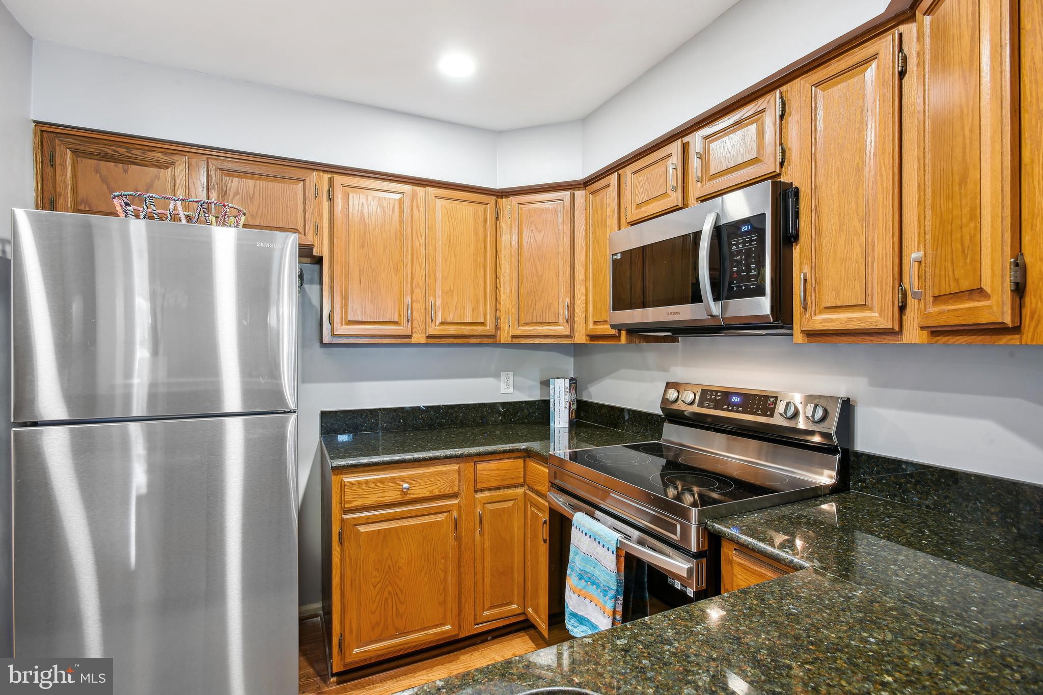 HAMPTON POINTE - Residential