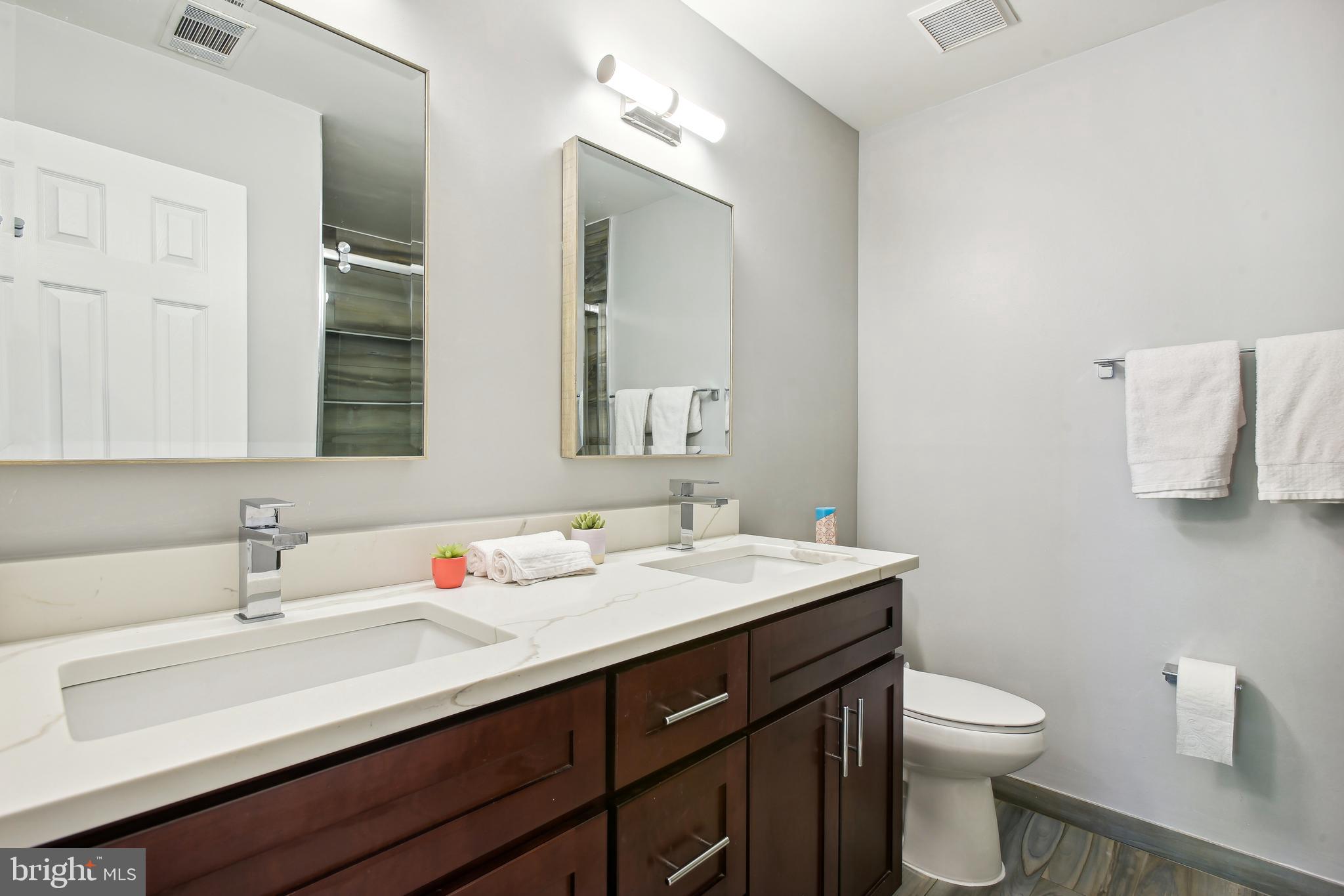 HAMPTON POINTE - Residential