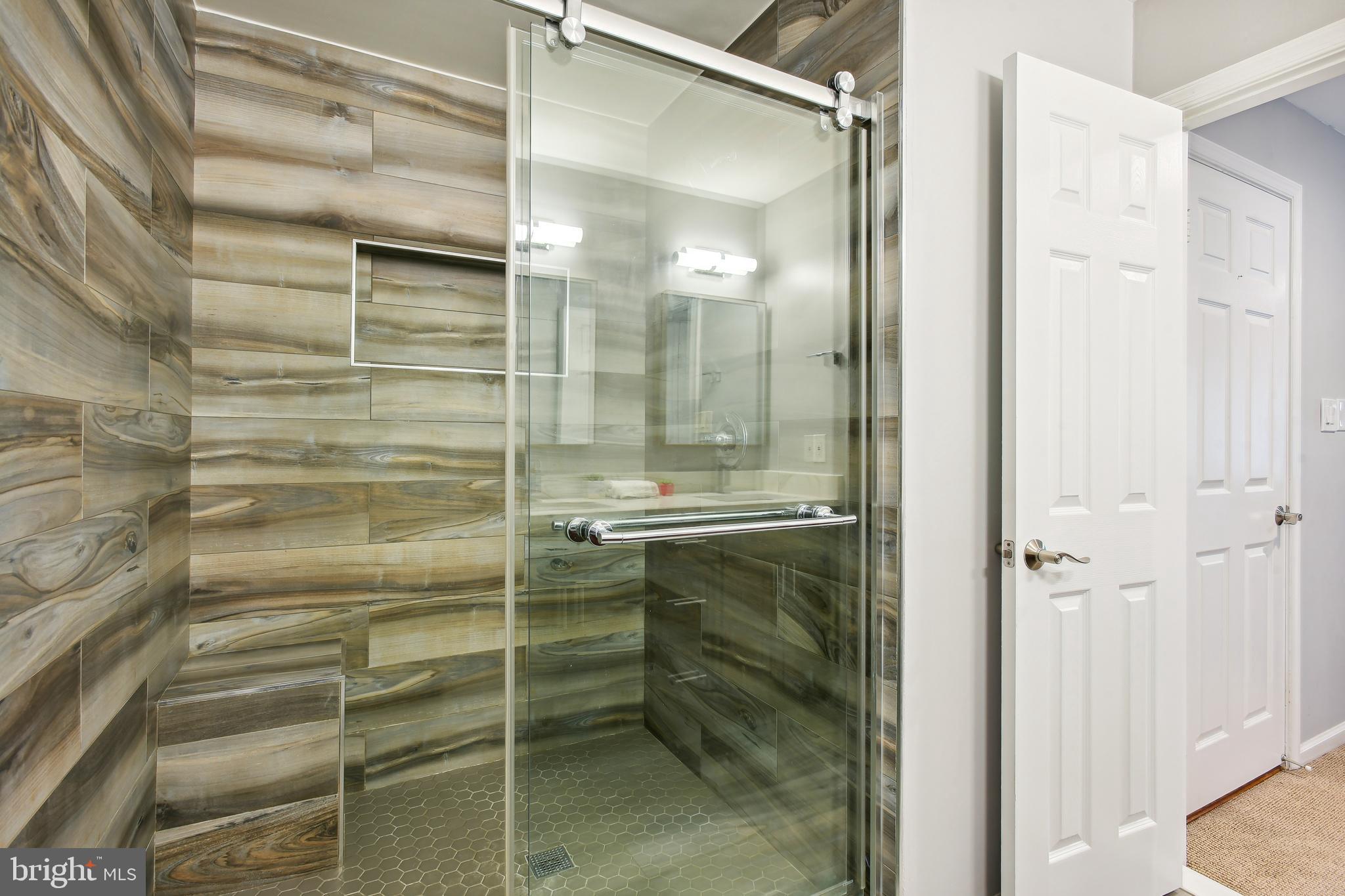 HAMPTON POINTE - Residential