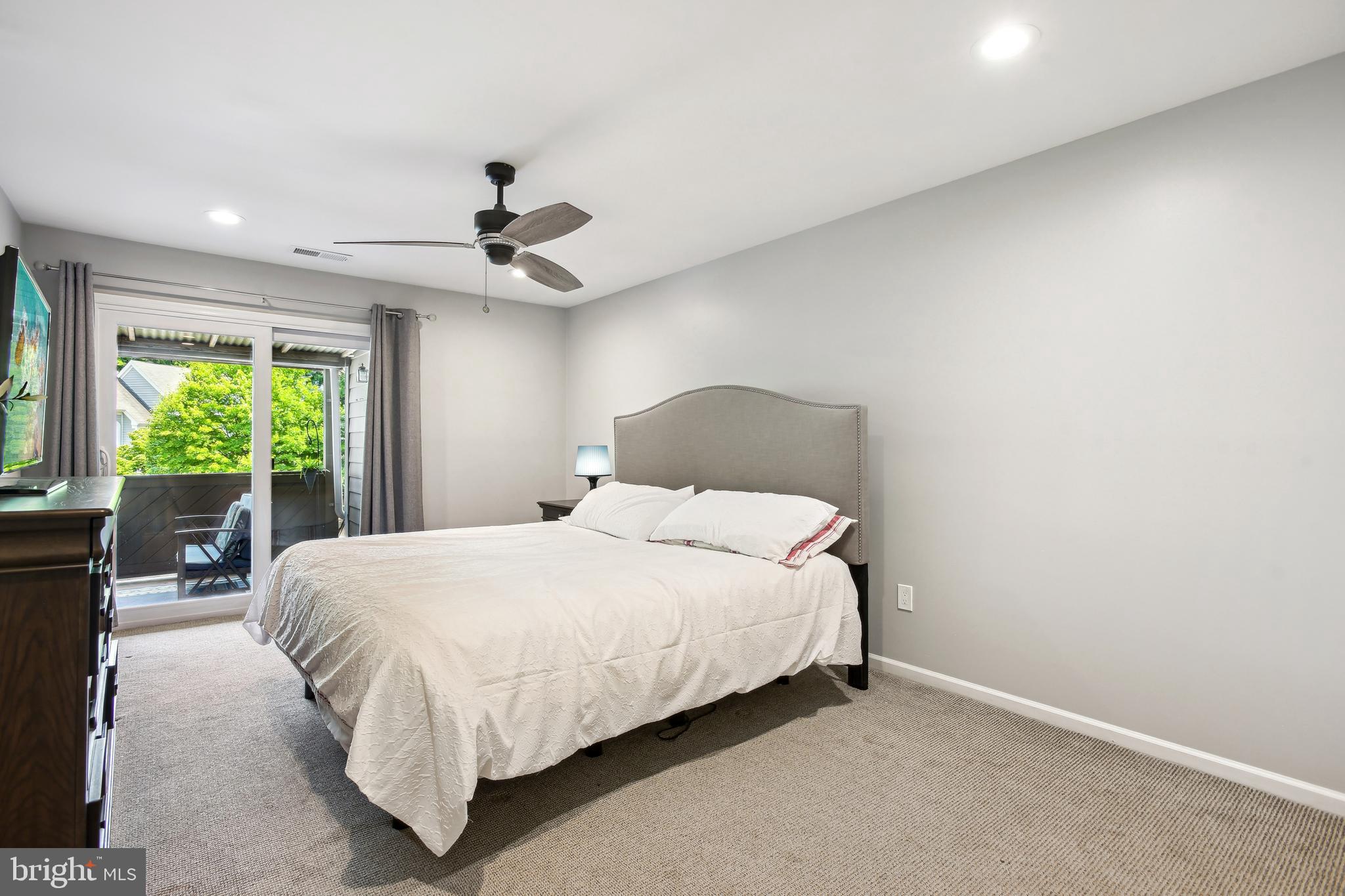 HAMPTON POINTE - Residential