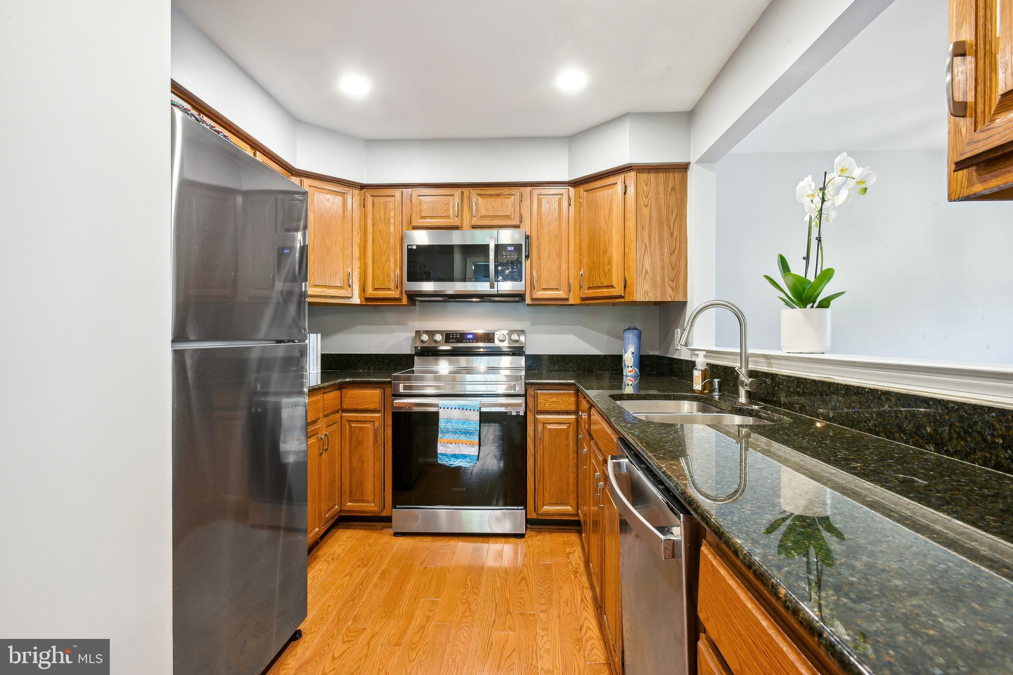 HAMPTON POINTE - Residential