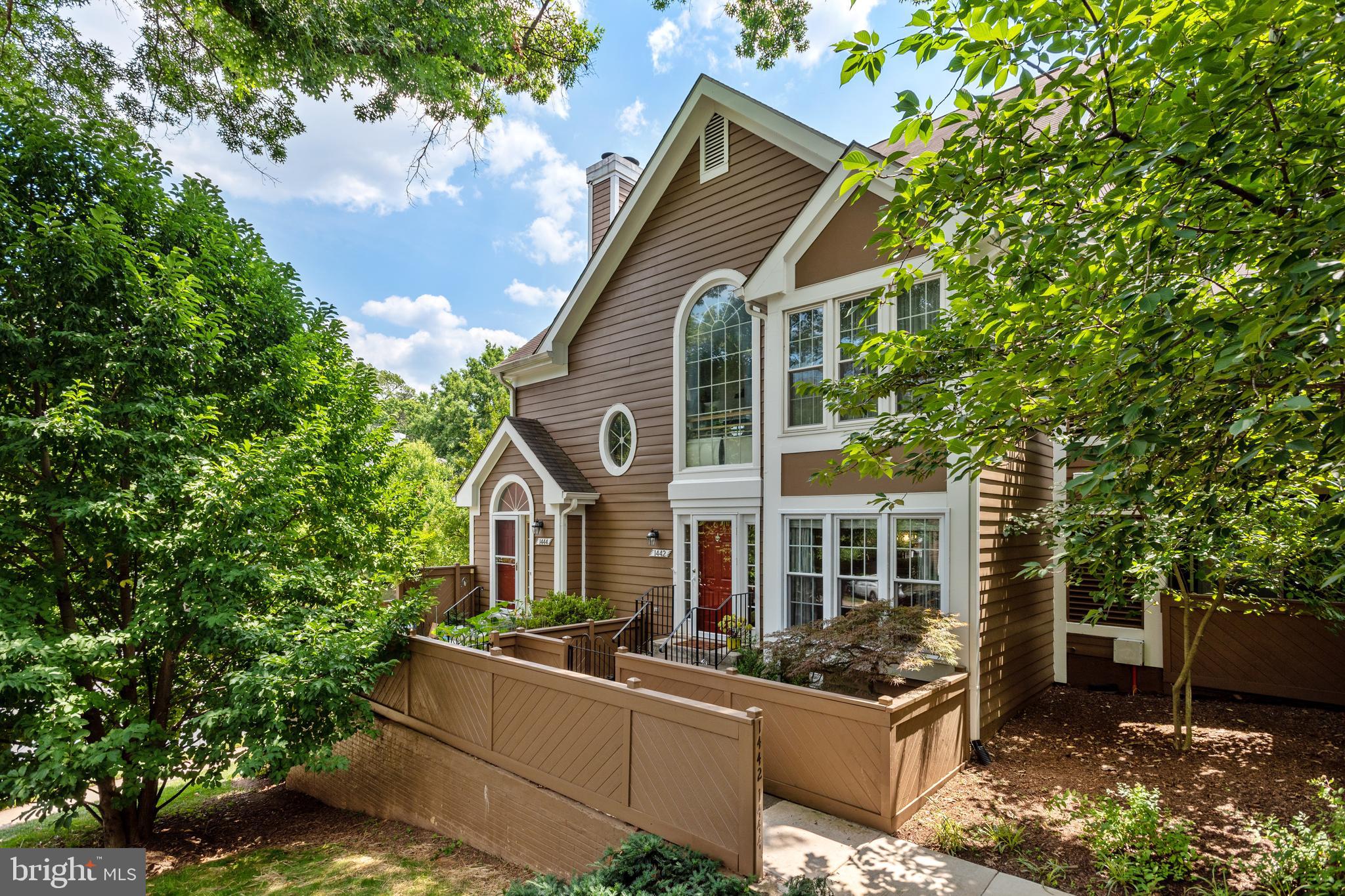 HAMPTON POINTE - Residential