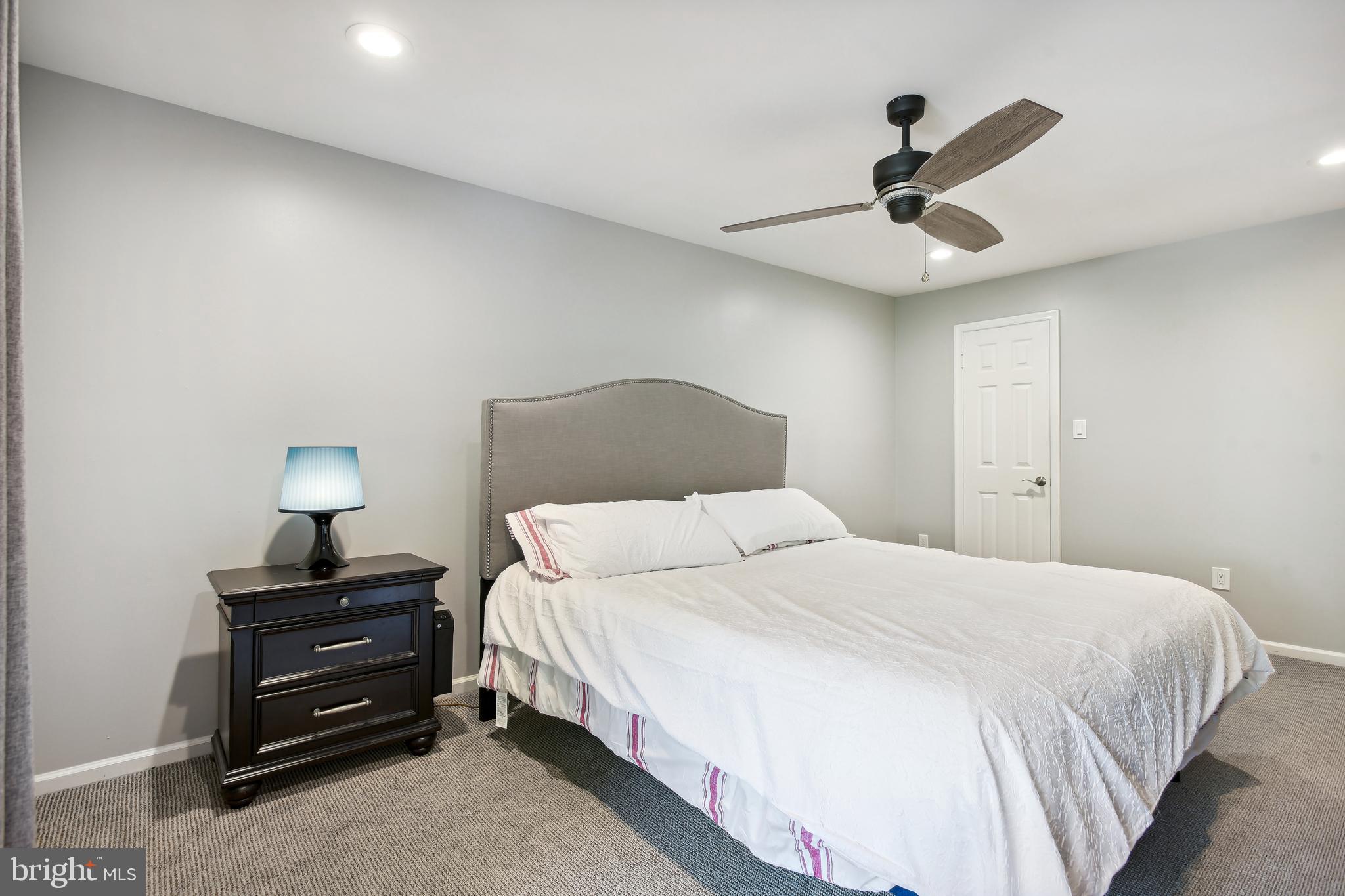 HAMPTON POINTE - Residential