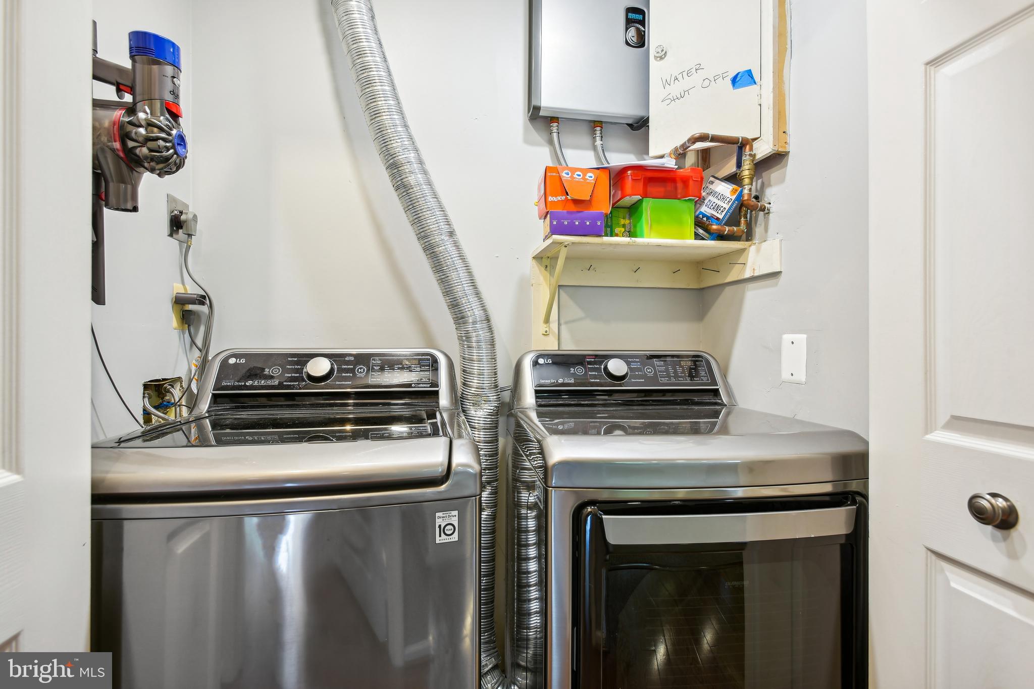 HAMPTON POINTE - Residential