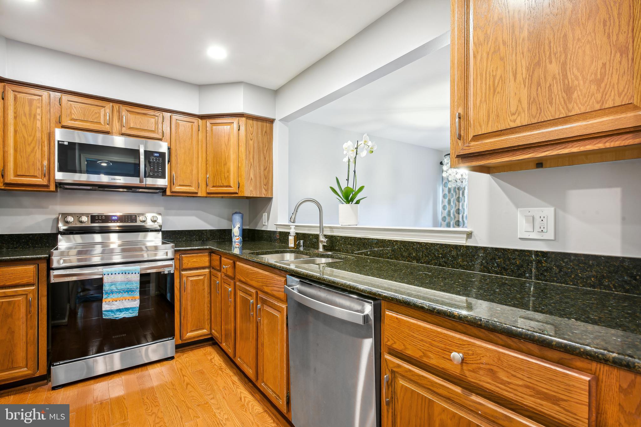 HAMPTON POINTE - Residential