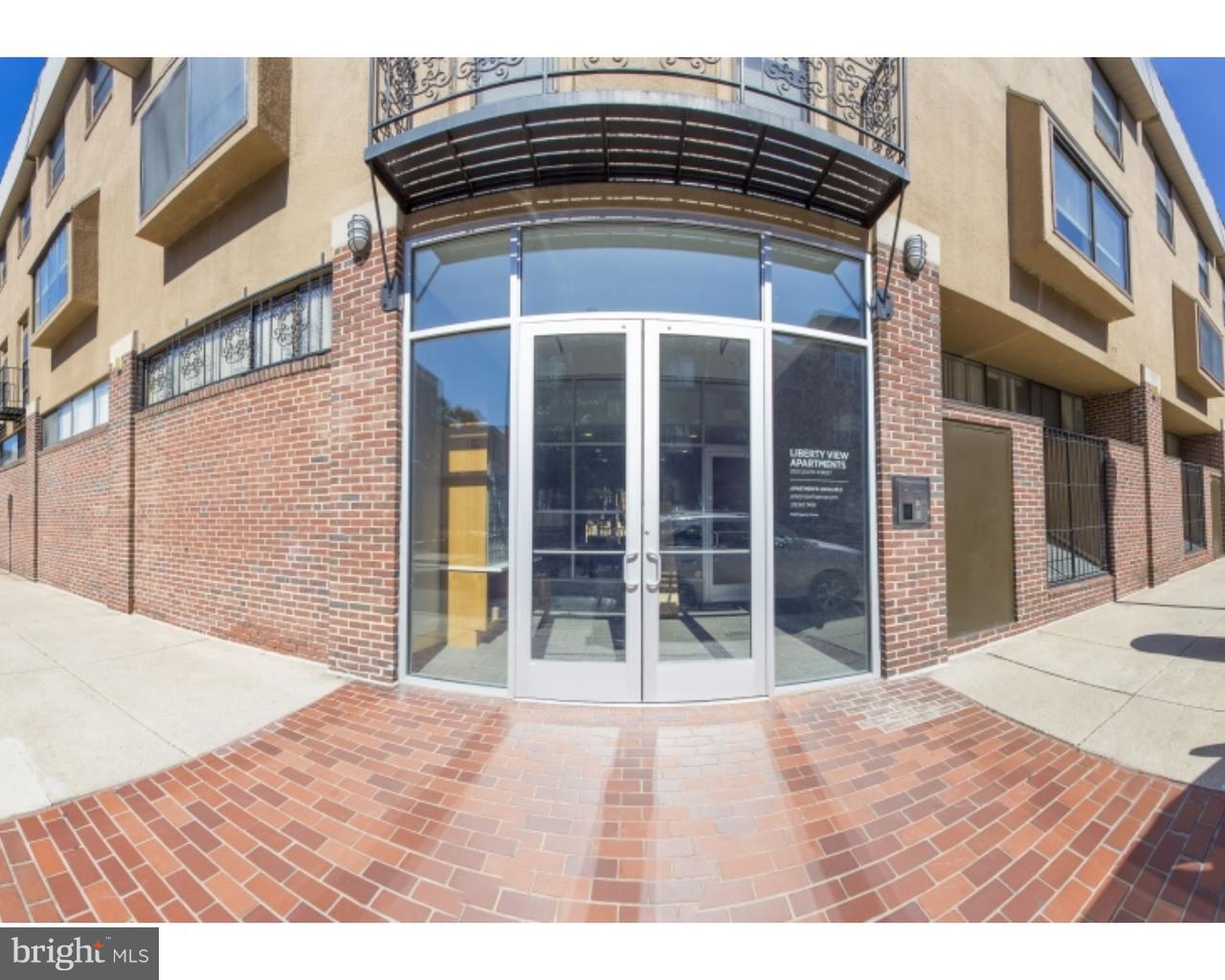 NOW Offering a Half Month Free on Applications Submitted by 4/15/24!!! $500 SECURITY DEPOSIT - Limited Time Move In Special!! Spacious 2 bedroom/1 bath unit! Washer and dryer in unit! Located on the vibrant South Street and steps away from the South Street Bridge. Whether CHOP, HUP, Penn, or Drexel, Liberty View is the ideal location. Spectacular city views! Welcome home! Pictures are of a similar unit in the building!