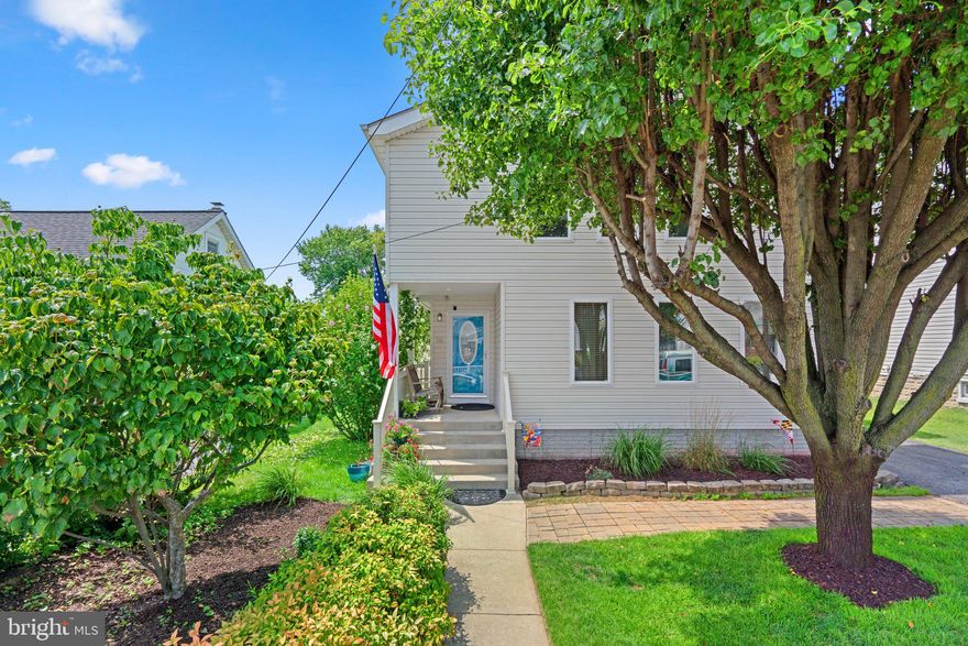 Step into this inviting home, where a charming front porch extends a warm welcome to all who enter. As you make your way inside, you'll immediately notice the attention to detail and the comfortable atmosphere that surrounds you.

On the main level, a delightful bedroom awaits, featuring beautiful hardwood floors and its own en-suite bathroom. Currently utilized as an office, this versatile space offers flexibility to suit your unique needs. Whether you prefer a private guest suite or a dedicated workspace, this room provides the perfect solution.

The updated kitchen is a true highlight of this home, seamlessly connected to the family room. With its open design, it creates a welcoming environment for both culinary creations and shared moments with loved ones. The kitchen showcases modern finishes, ample cabinetry, and countertops that inspire creativity. Prepare delicious meals while engaging in conversation with guests or enjoying the company of family members in the adjacent family room.

The family room boasts vaulted ceilings, adding an air of spaciousness and elegance to the living space. A gas fireplace serves as a focal point, providing warmth and ambiance on cozy evenings. From the family room, step out onto the rear maintenance-free deck, extending your entertainment space and embracing the outdoors. This deck leads to a lovely yard, transforming this home into an entertainer's paradise. Imagine hosting gatherings, barbecues, or simply relishing in the tranquility of your own private retreat.

This home is situated in a lovely community that offers additional amenities, including a boat launch for unlimited water fun. Explore the joys of boating, fishing, or simply enjoying the scenic beauty of nearby waterways.

Don't miss the opportunity to experience the charm and allure of this home. Schedule a showing today and discover why it's the perfect place to call home.