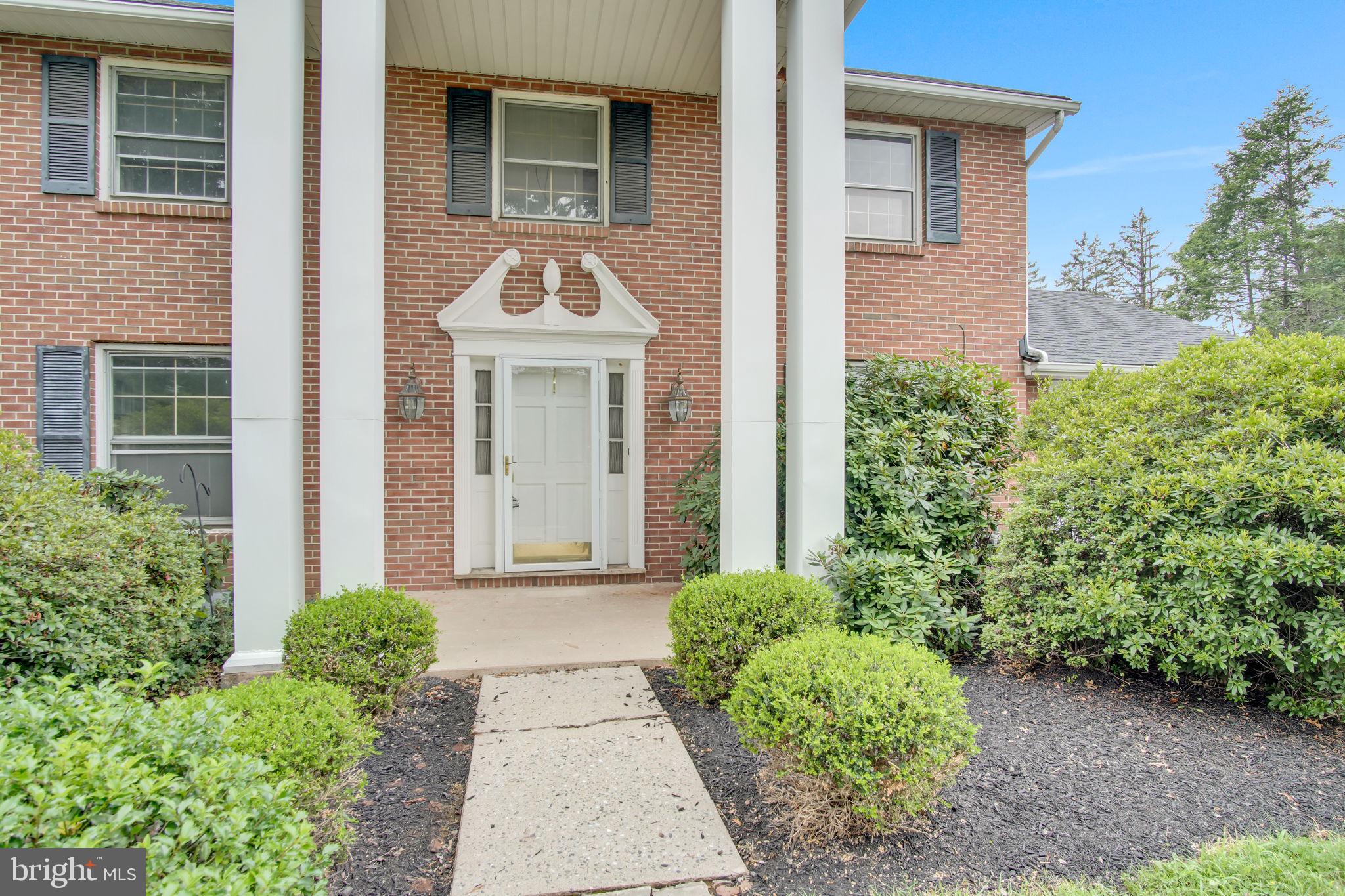 811 GREENBRIAR ROAD