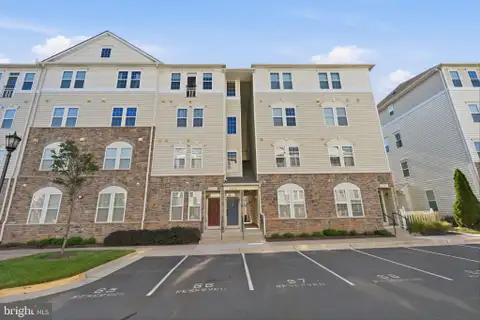 24678 Byrne Meadow Square, Aldie, VA MLS: VALO2131244