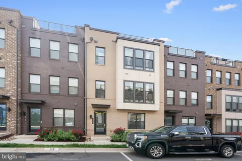 4739 Lacey Manor Place, Chantilly, VA MLS: VAFX2240336