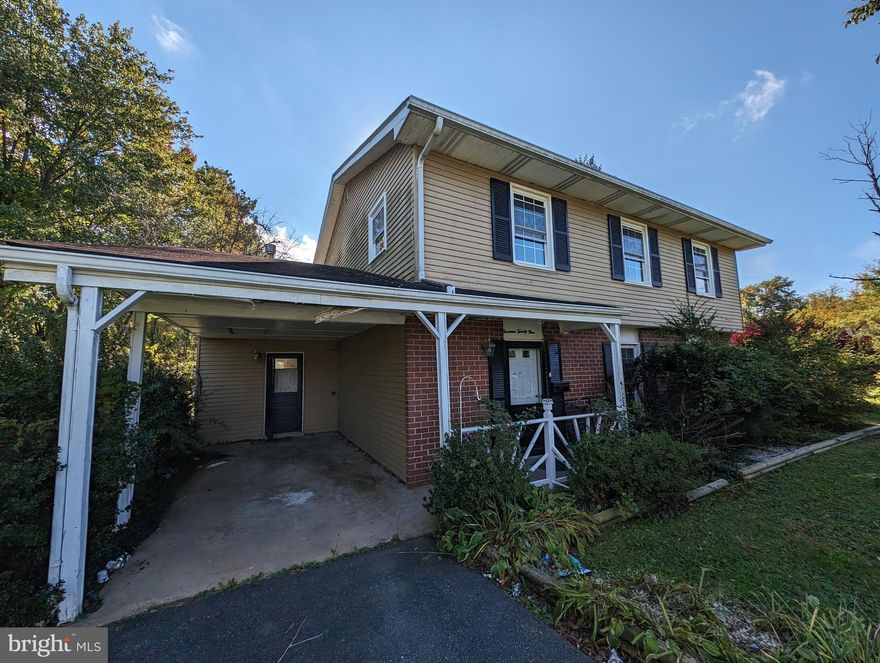 ***Multiple Offers Received*** All interested parties are requested to submit their highest and best offers by 12 PM on Thursday November 30, 2023 for consideration. 

4 Bedroom, 2.5 Bath Home with Carport and Shed.  Home features Living Room, Kitchen, Dining Room, Half Bath, Laundry Room, and Den on Main Level.  Upper Level has 4 Bedrooms and 2 Full Baths.  Property Sold As-is.