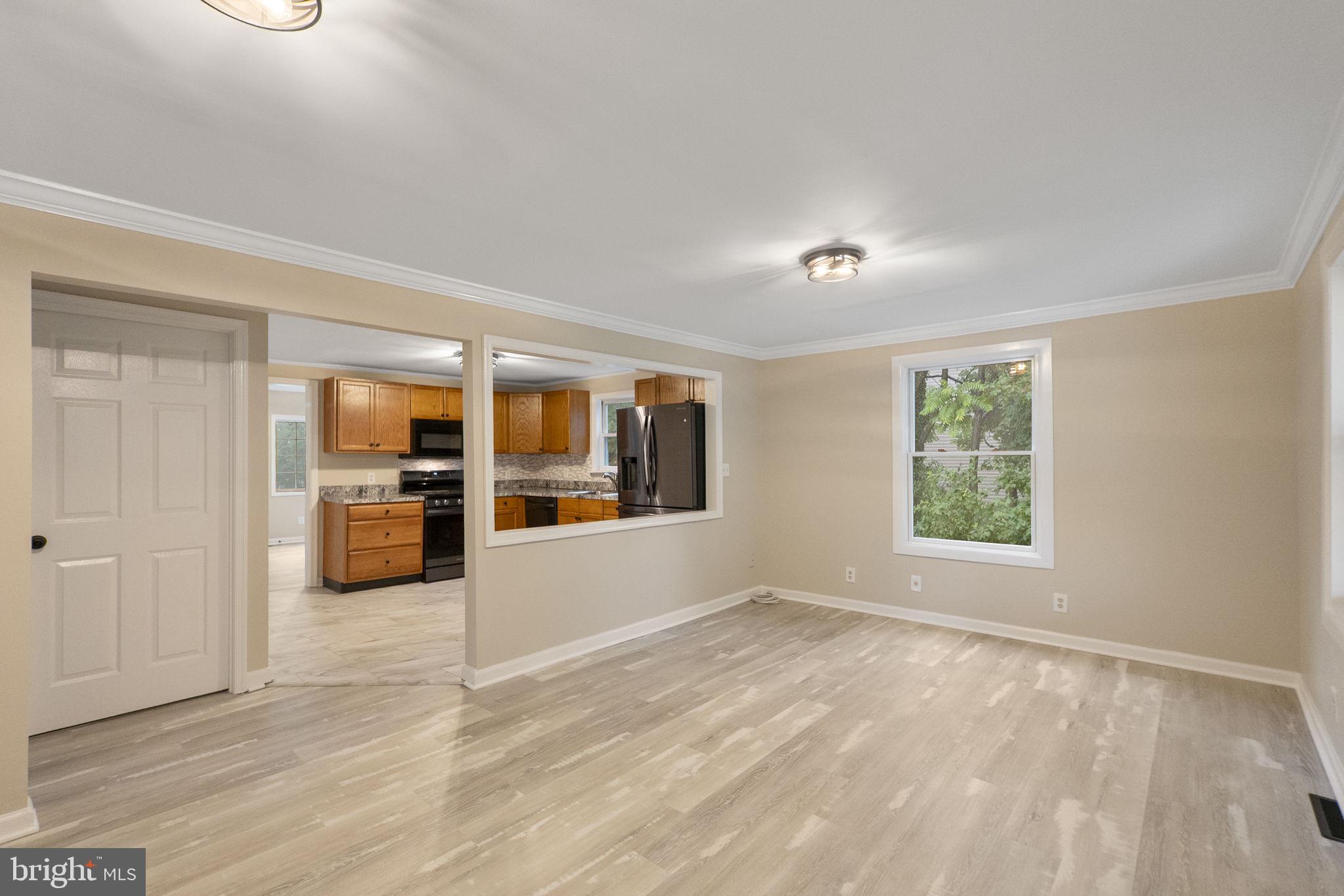 33 BOND AVENUE