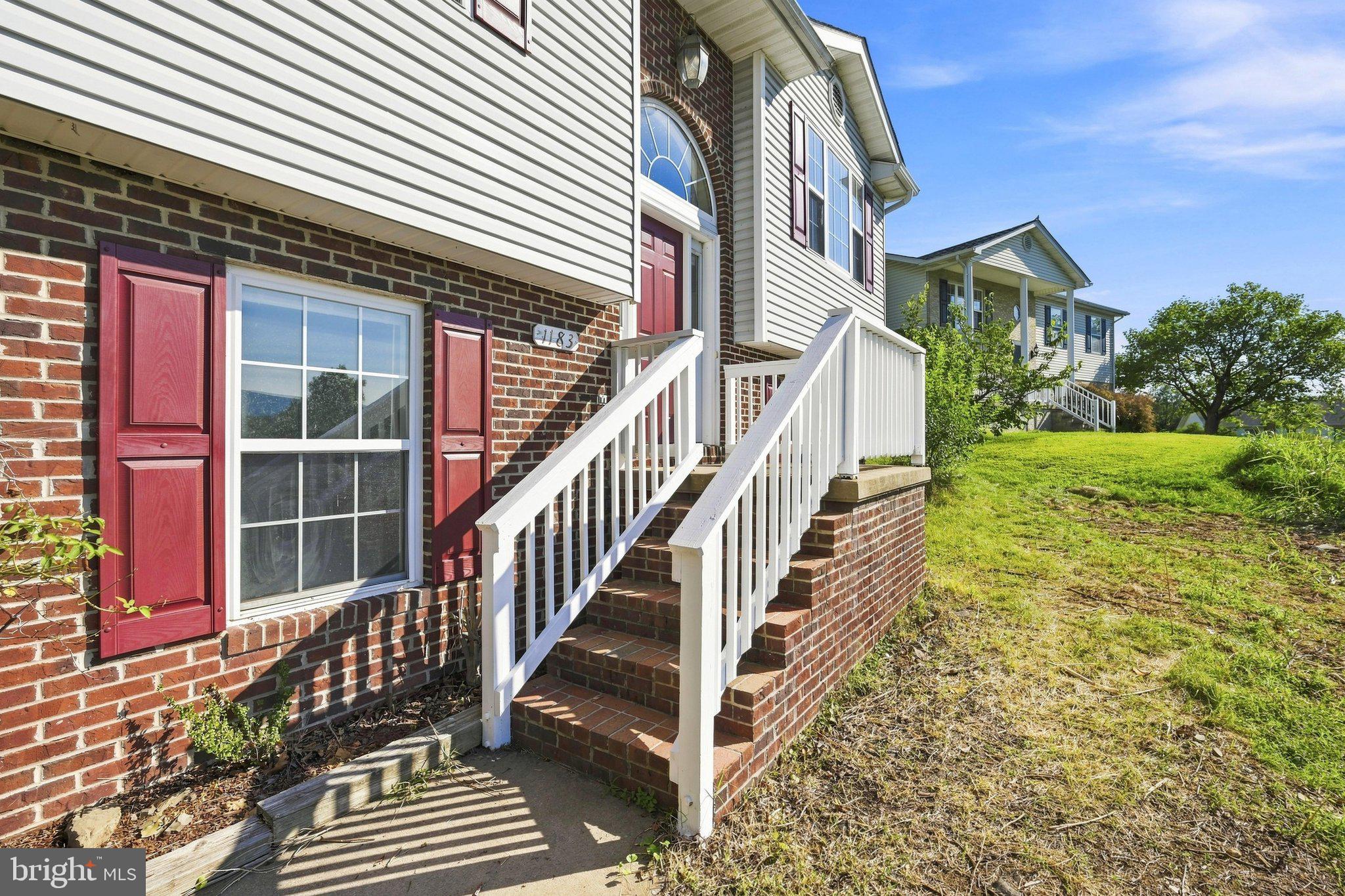 1183 RIVER BEND COURT