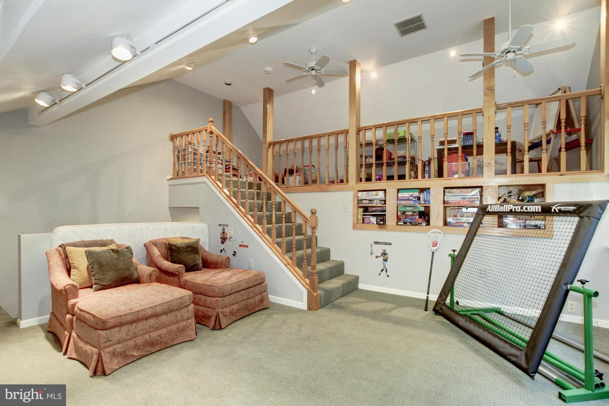 POTOMAC OUTSIDE - Residential