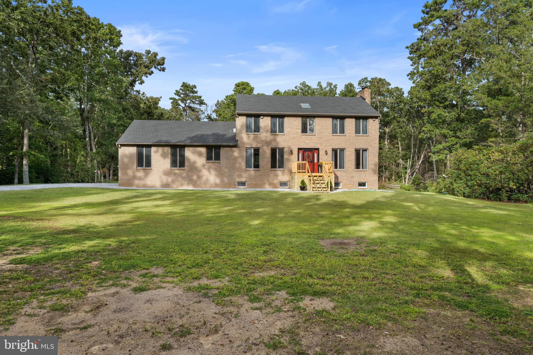 1042 LAUREL LANE