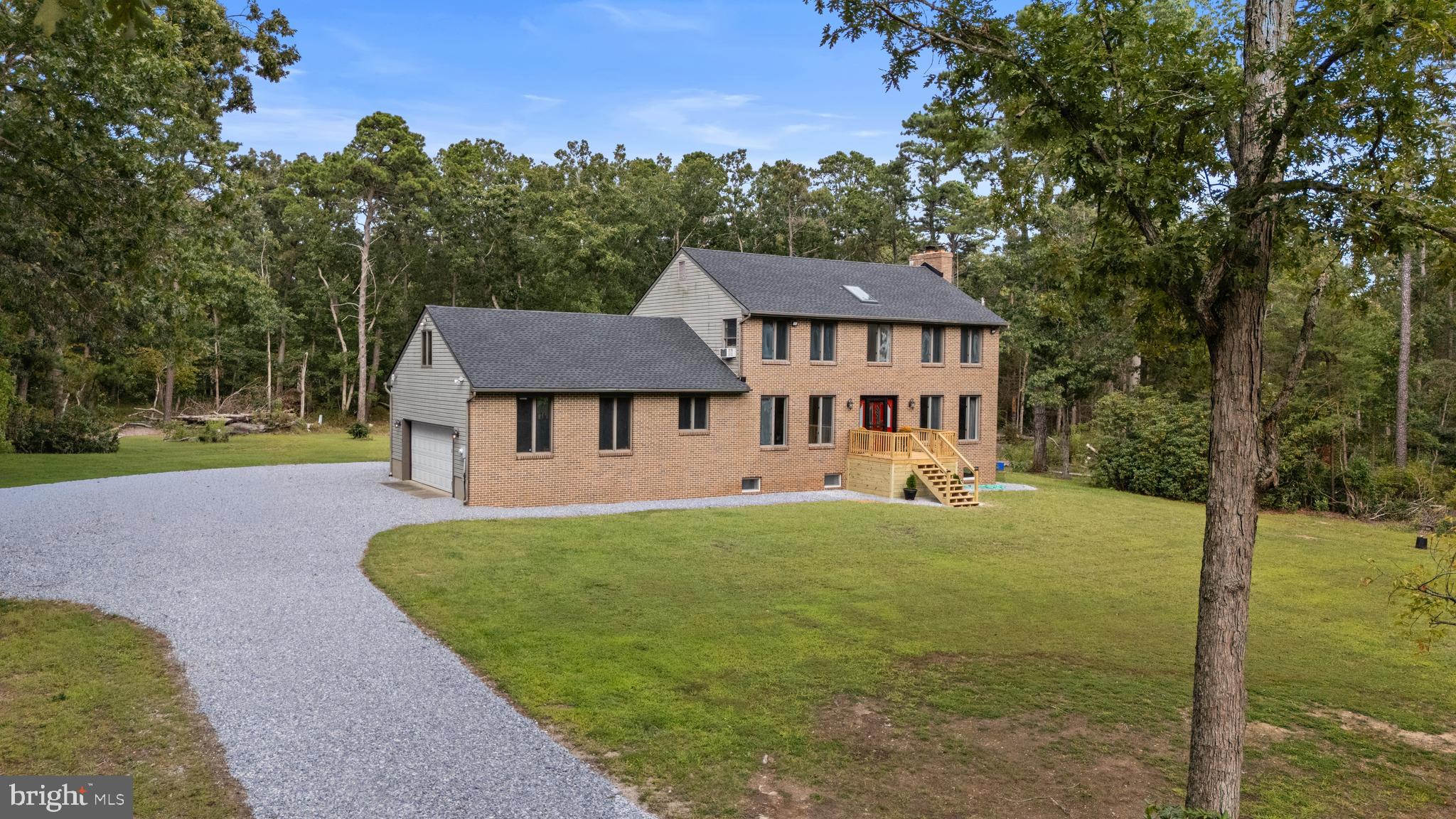 1042 LAUREL LANE