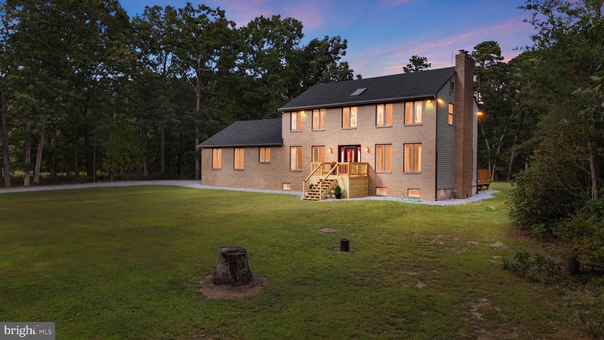 1042 LAUREL LANE