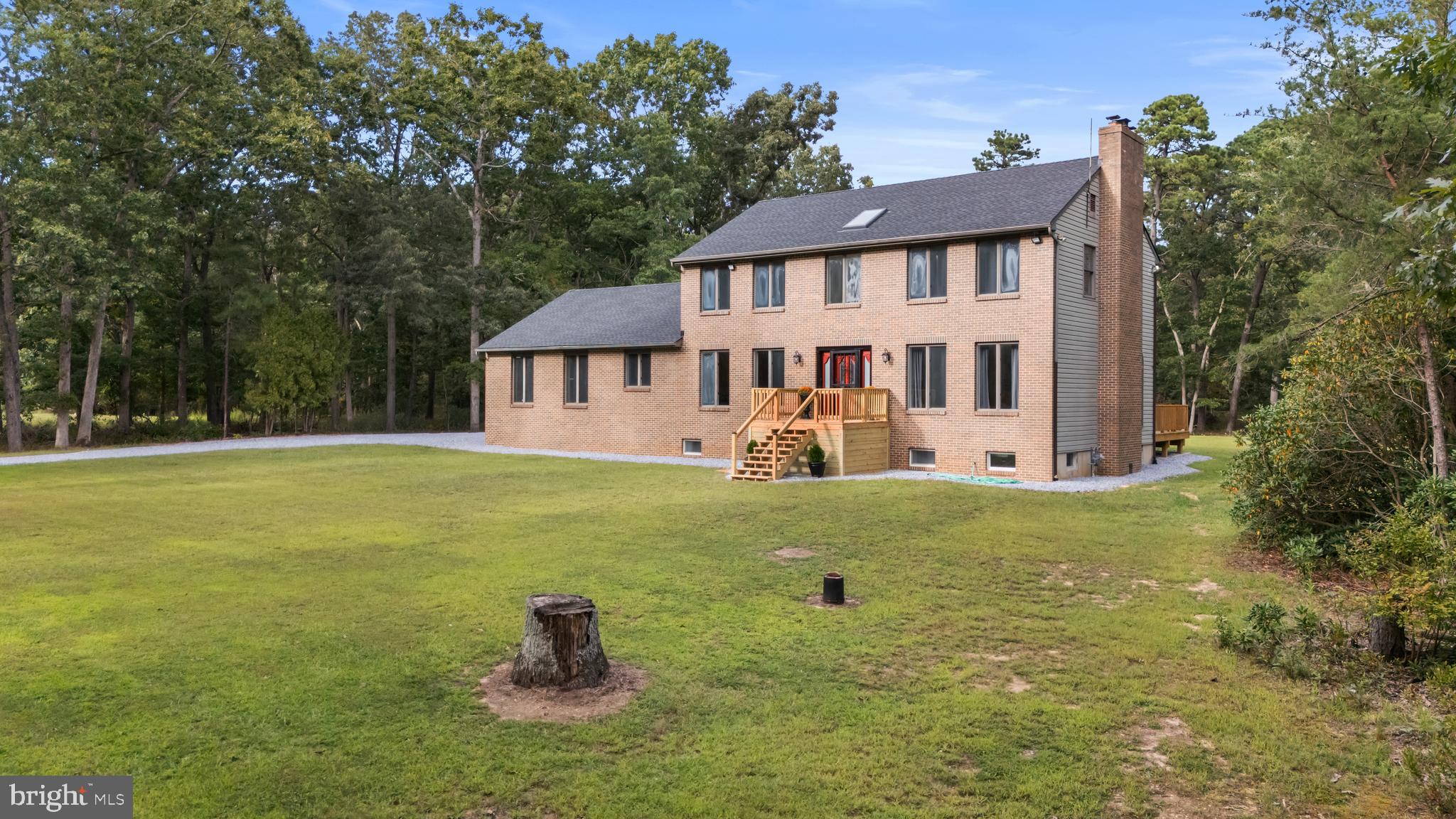 1042 LAUREL LANE