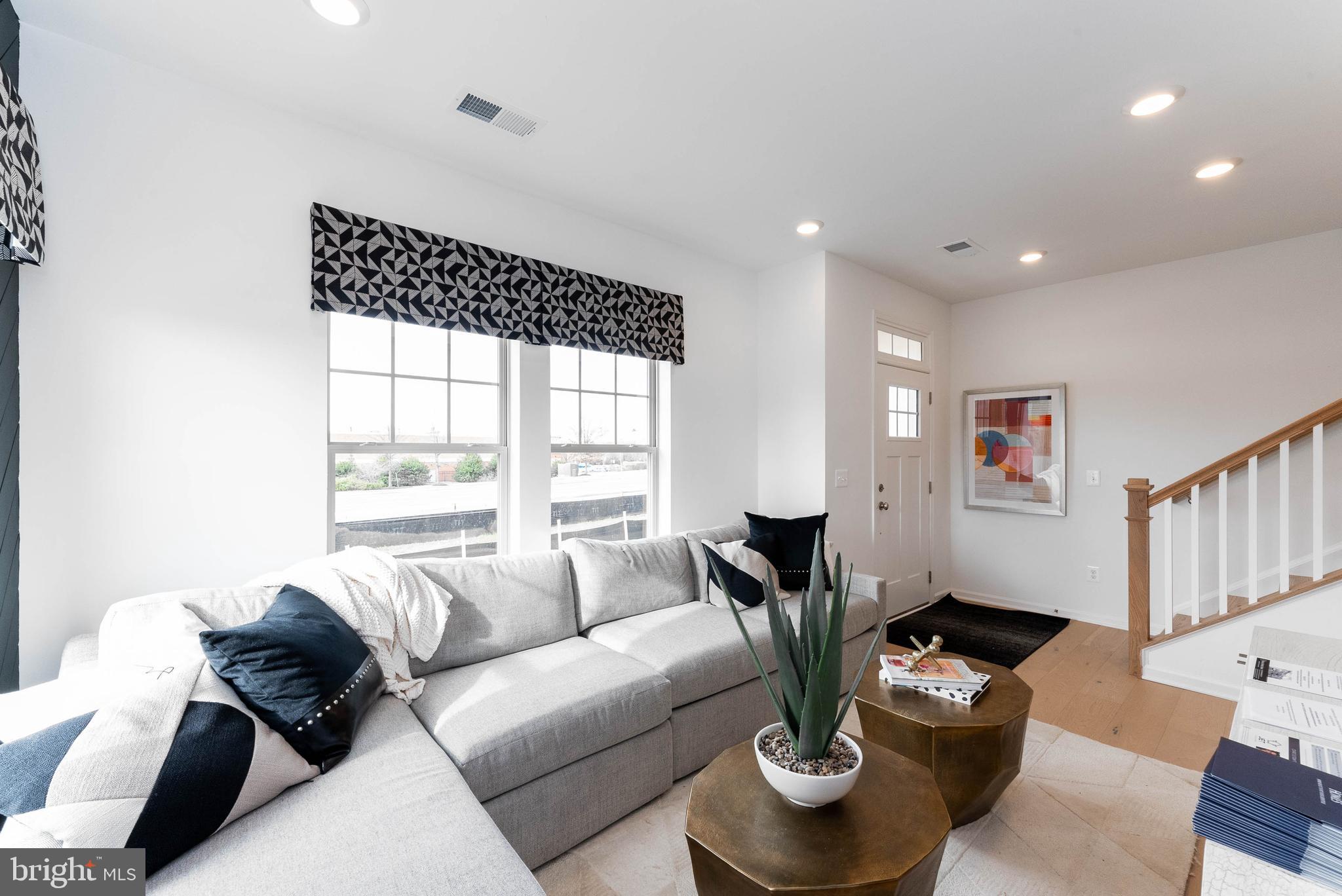 POTOMAC STATION MARKETPLACE - Residential