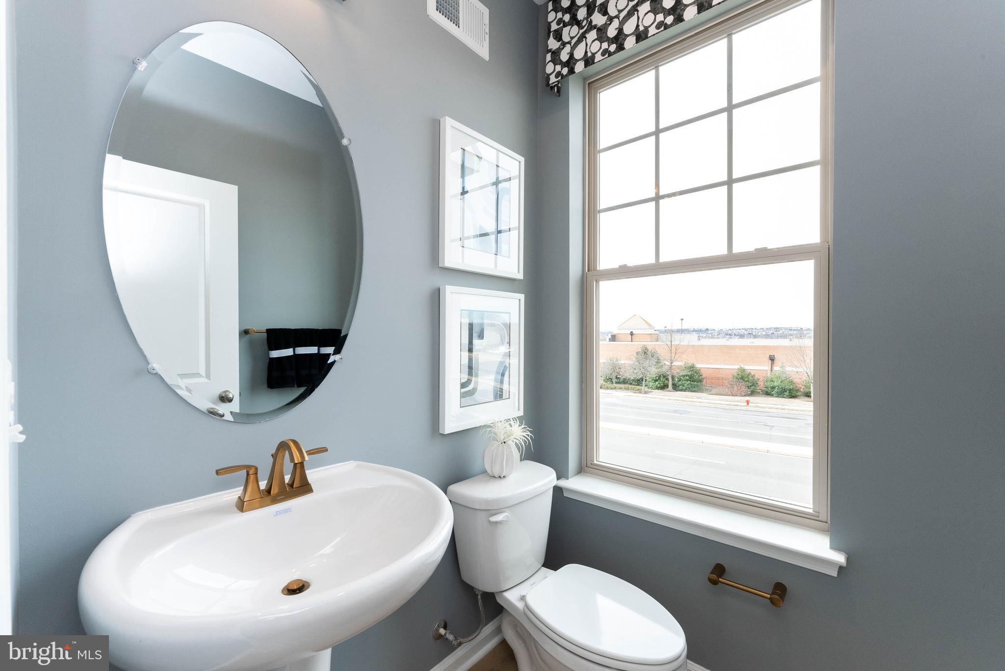 POTOMAC STATION MARKETPLACE - Residential