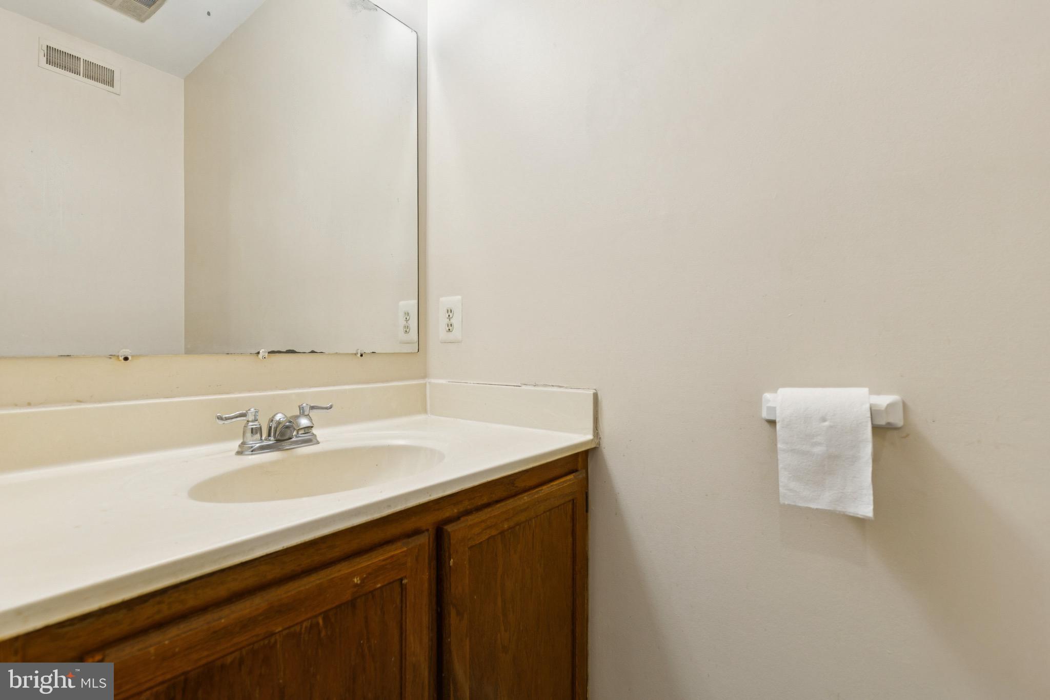 ROLLINGWOOD VILLAGE - Residential Lease