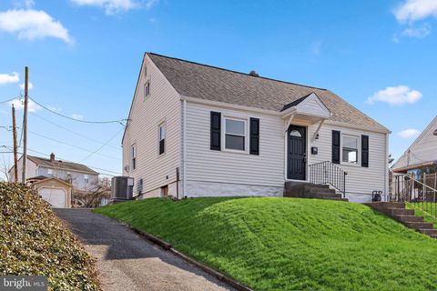 Homes For Sale - 52 Seward Lane<br/> ASTON, PA 19014