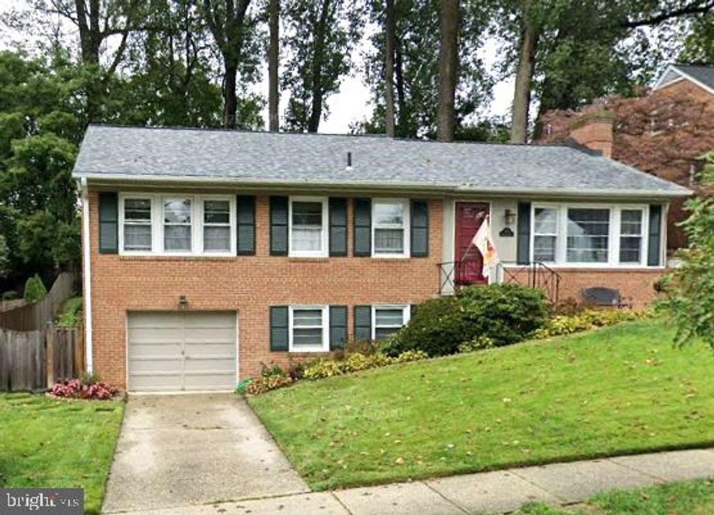 Photo of 5811 Ridgefield Road, BETHESDA, MD 20816 (MLS # MDMC2204002)