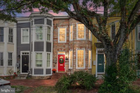 Townhouse For Sale - 523 N Alfred Street<br/> ALEXANDRIA, VA 22314