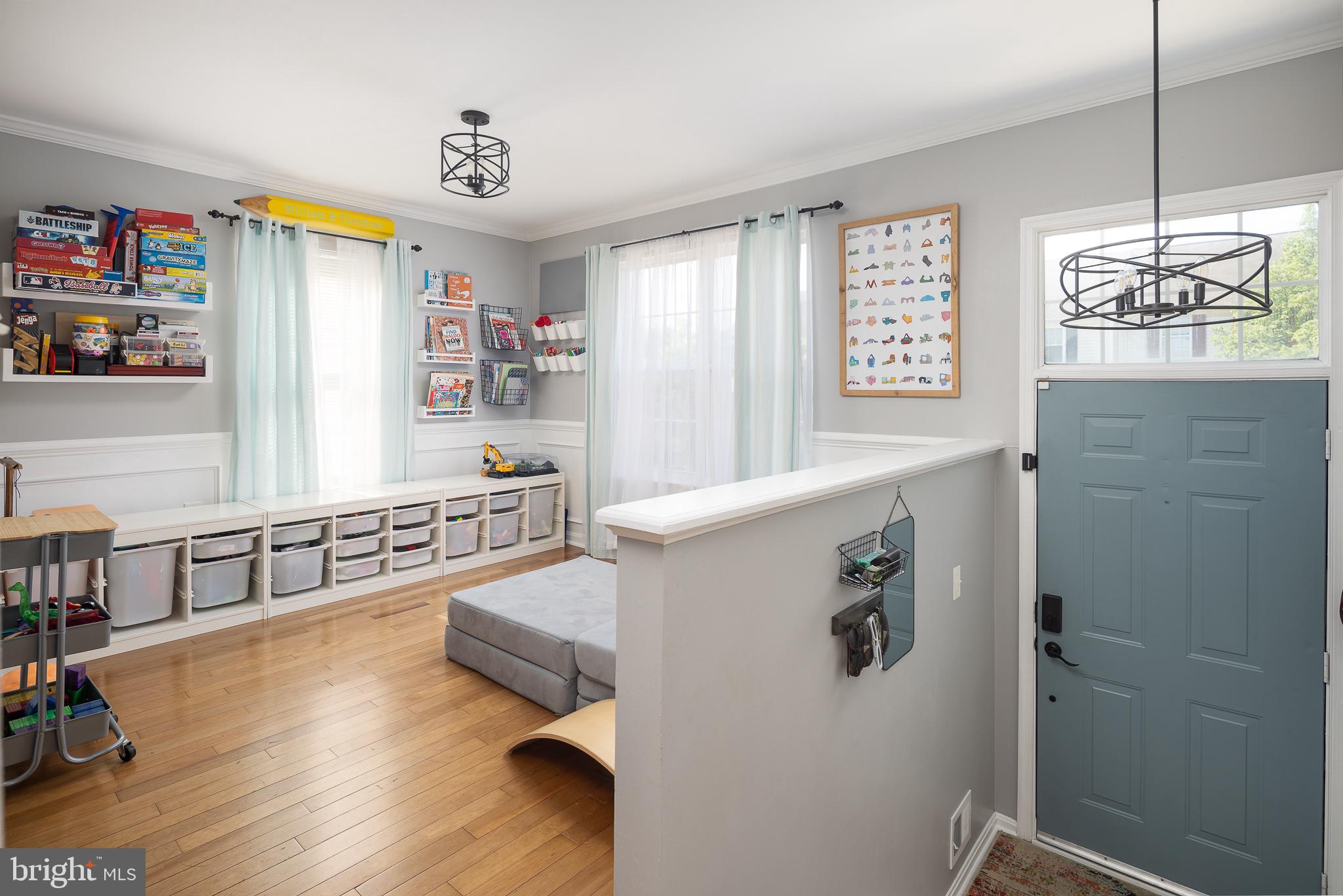 534 KALMIA SQUARE NE