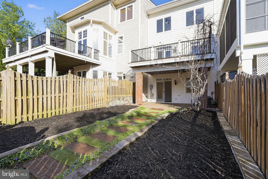 Welcome to Luxury Living in Lansdowne on the Potomac!  This stunning 3-bedroom, 3.5-bath residence offers over 2,000 square feet of beautifully designed living space across three levels in Loudoun! Amenities Galore!