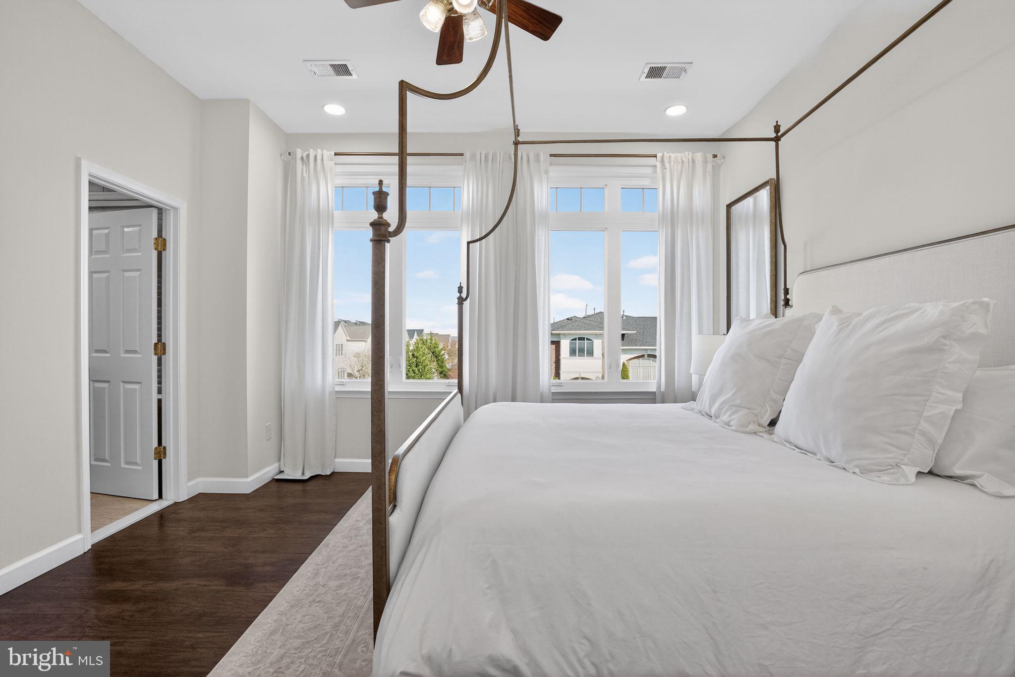 LANSDOWNE ON THE POTOMAC - Residential