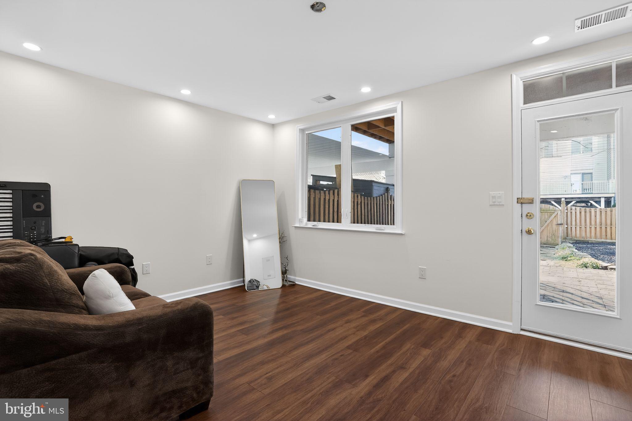 LANSDOWNE ON THE POTOMAC - Residential