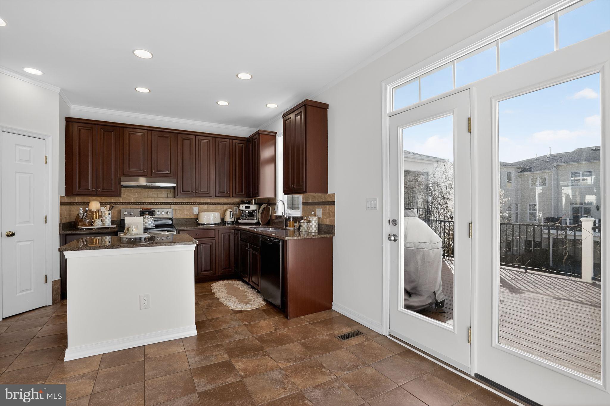 LANSDOWNE ON THE POTOMAC - Residential