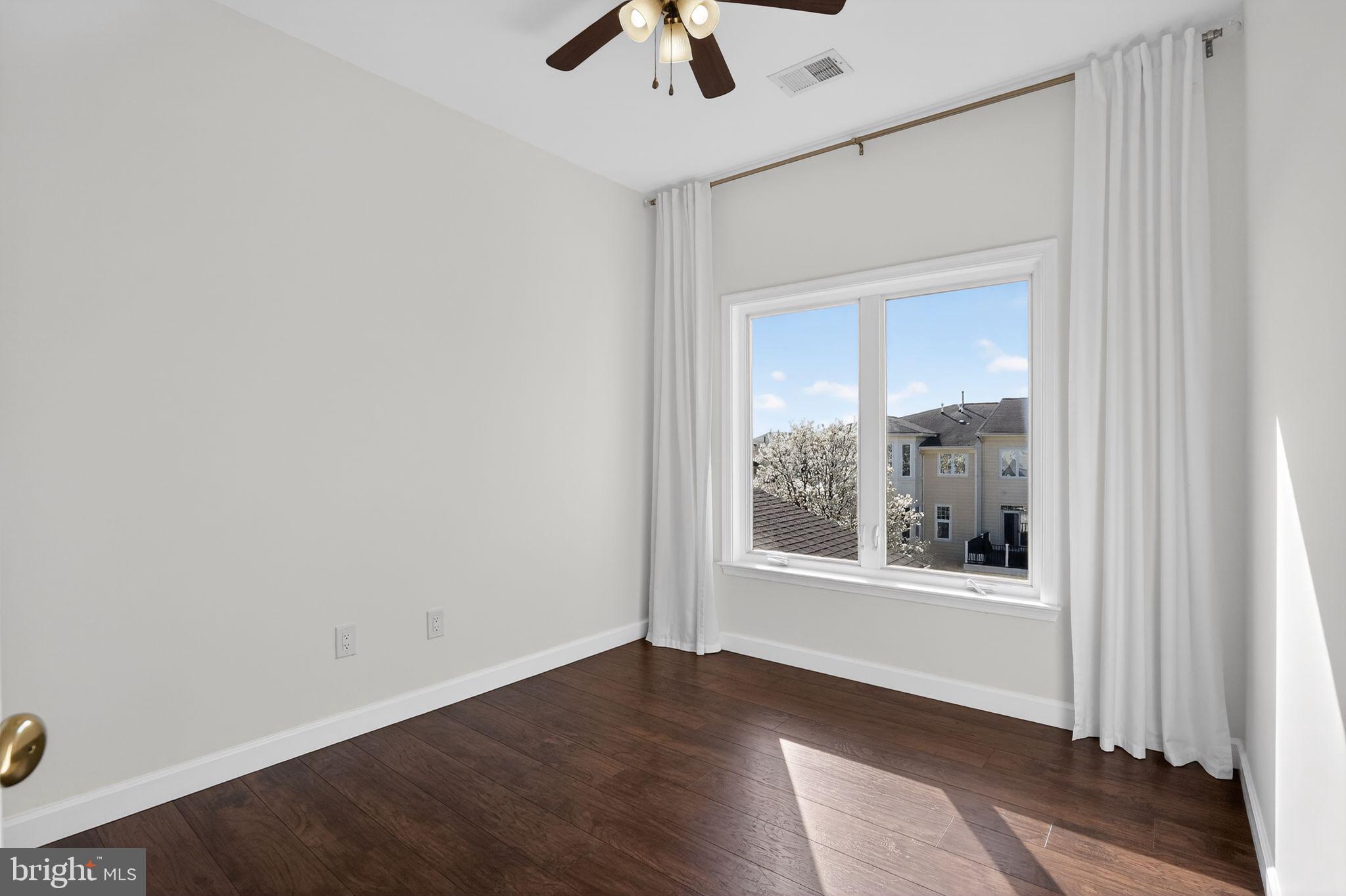 LANSDOWNE ON THE POTOMAC - Residential