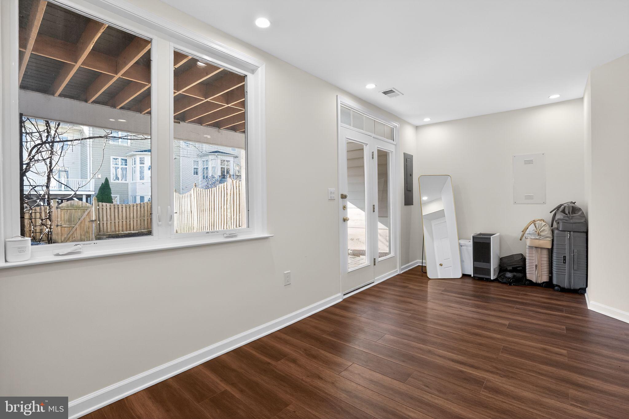 LANSDOWNE ON THE POTOMAC - Residential