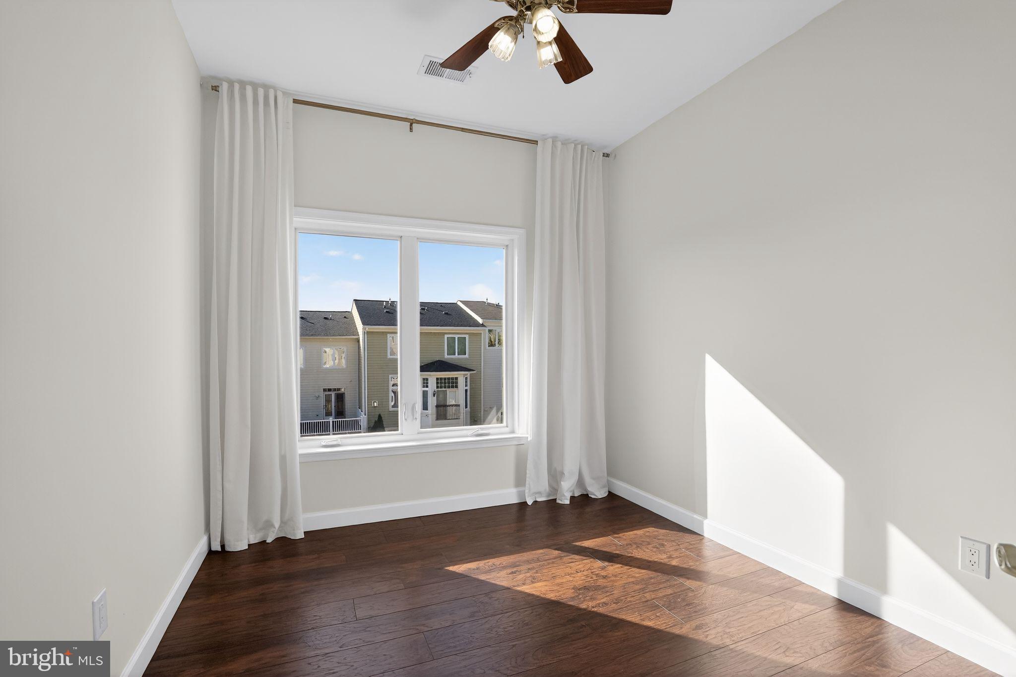 LANSDOWNE ON THE POTOMAC - Residential