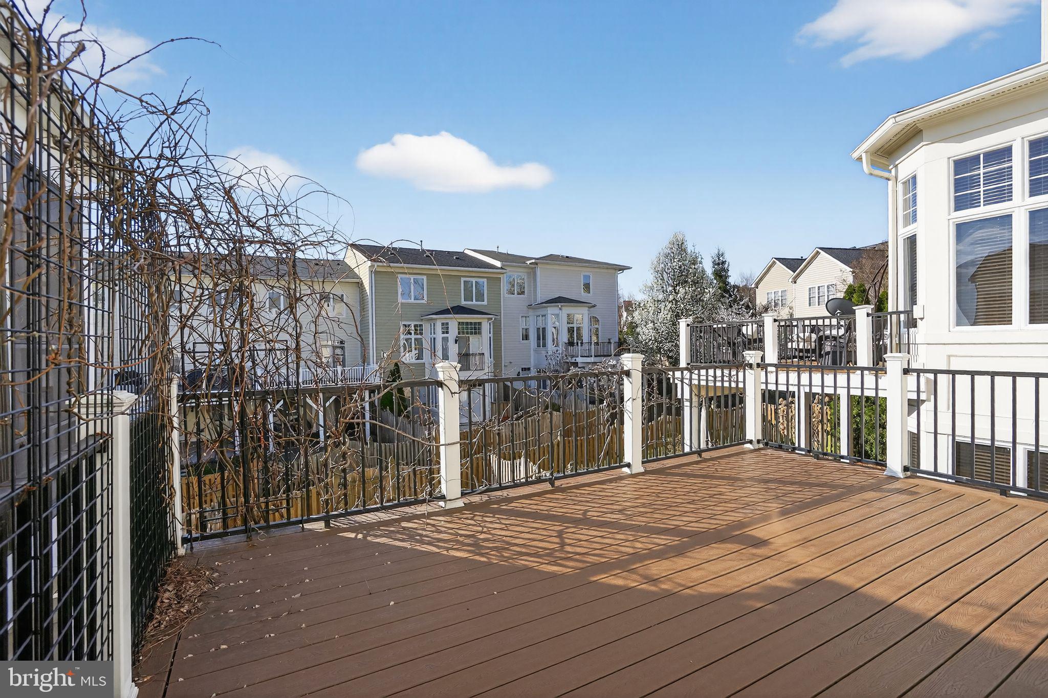 LANSDOWNE ON THE POTOMAC - Residential